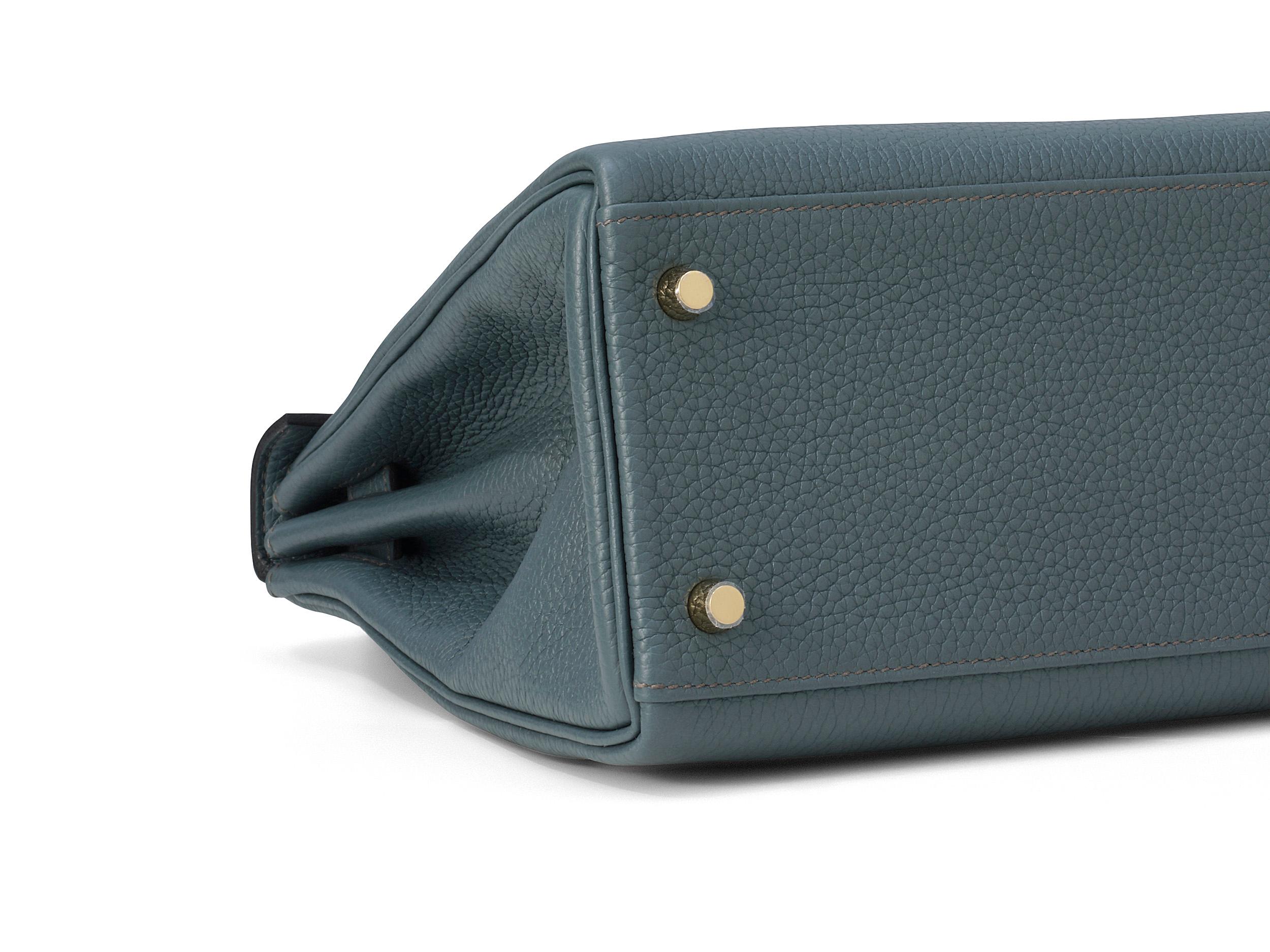 Femenino o masculino Hermès Kelly 28 Bleu Orage Taurillon Clemence Herrajes de Oro en venta