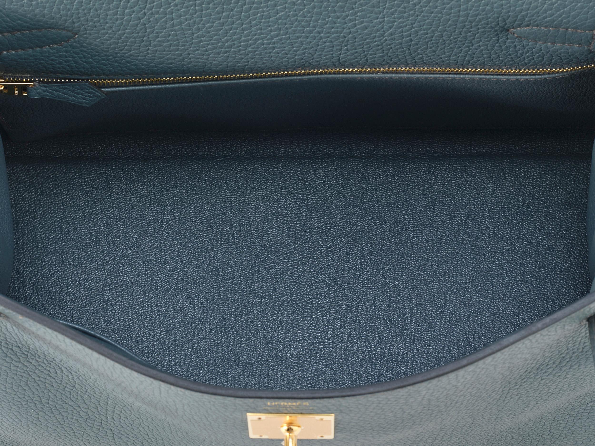 Hermès Kelly 28 Bleu Orage Taurillon Clemence Herrajes de Oro en venta 2