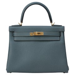 Hermès Kelly 28 Bleu Orage Taurillon Clemence con finiture in oro