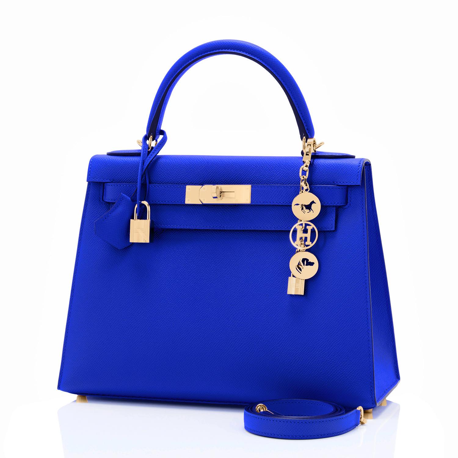 Hermes Kelly 28 Blu Elettrico Sellier Epsom Borsa a tracolla Raro NUOVO
Nuovo o mai indossato. Condizioni perfette (con plastica sull'hardware).
Un regalo perfetto! Viene fornito un set completo con chiavi, lucchetto, clochette, tracolla,