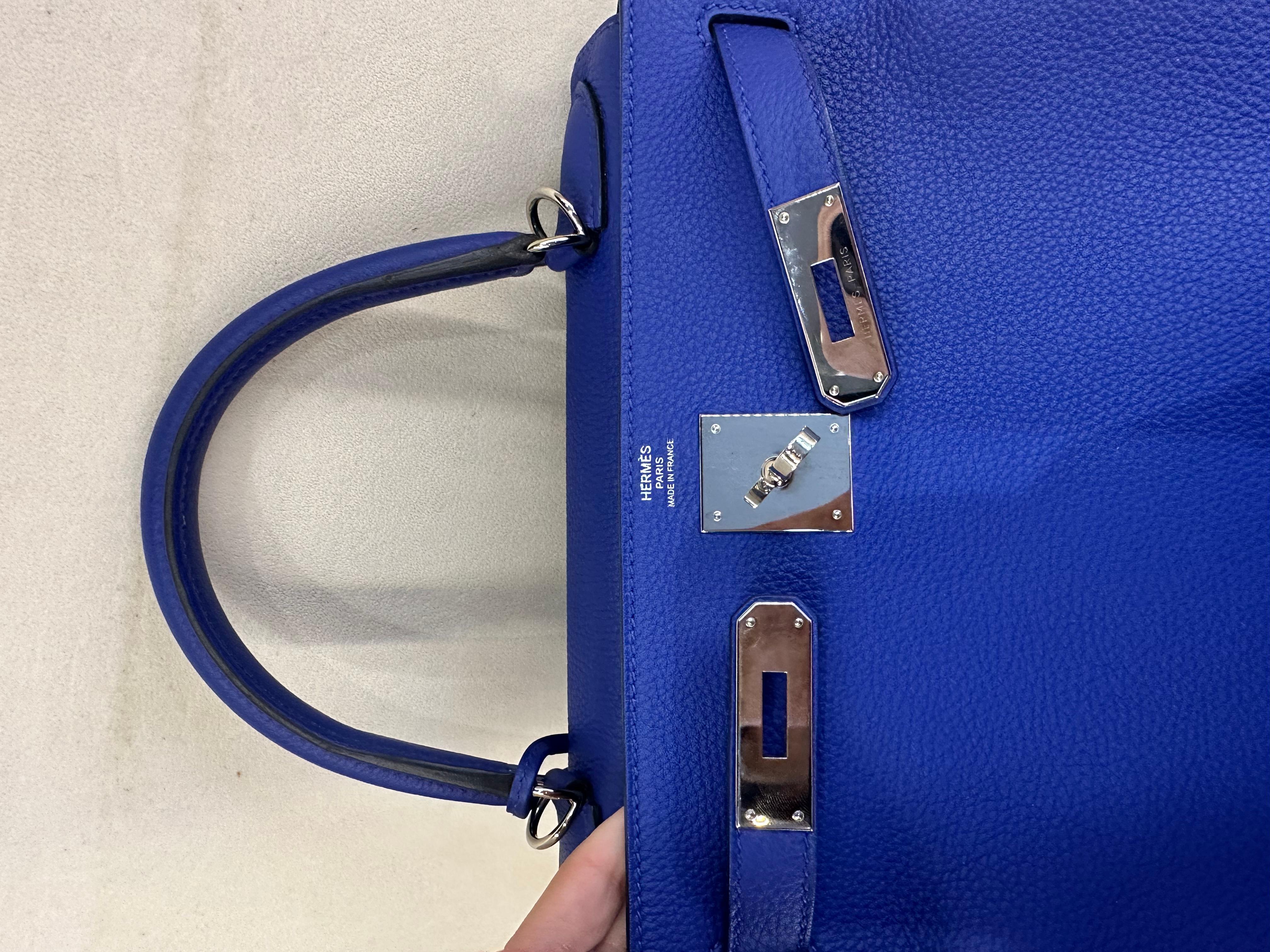 Hermes Kelly 28 Blue Electrique togo retourne phw bag  In Excellent Condition In London, England