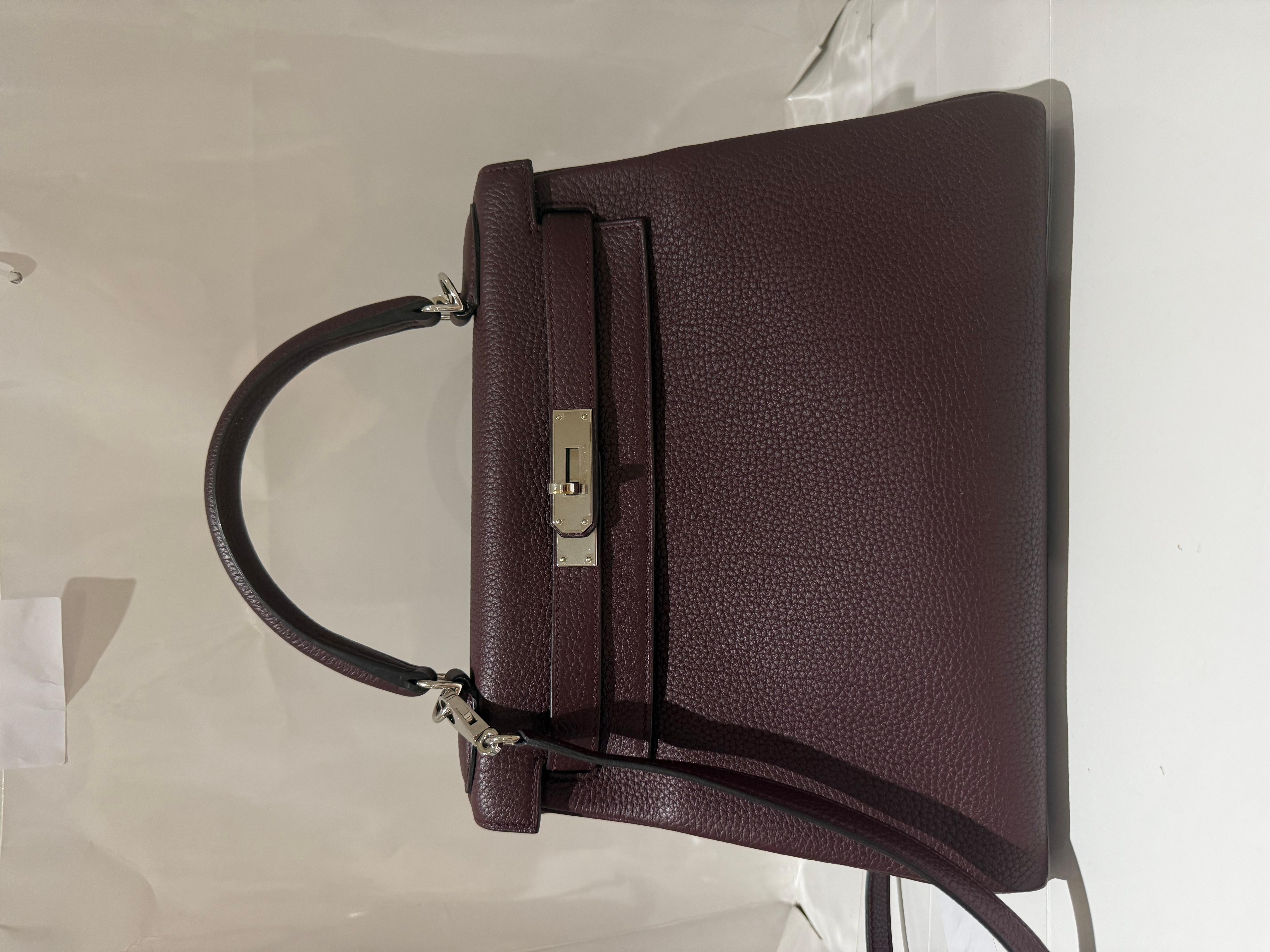 Hermes Kelly 28 Bordeaux Togo with Palladium hardware bag. Stickers on hardware, excellent condition. The interior is lined in tonal Chevre leather
Includes detachable strap, 2 keys, lock, clochette, dust bag and box. Year 2018
Dimensions 28 x 22 x