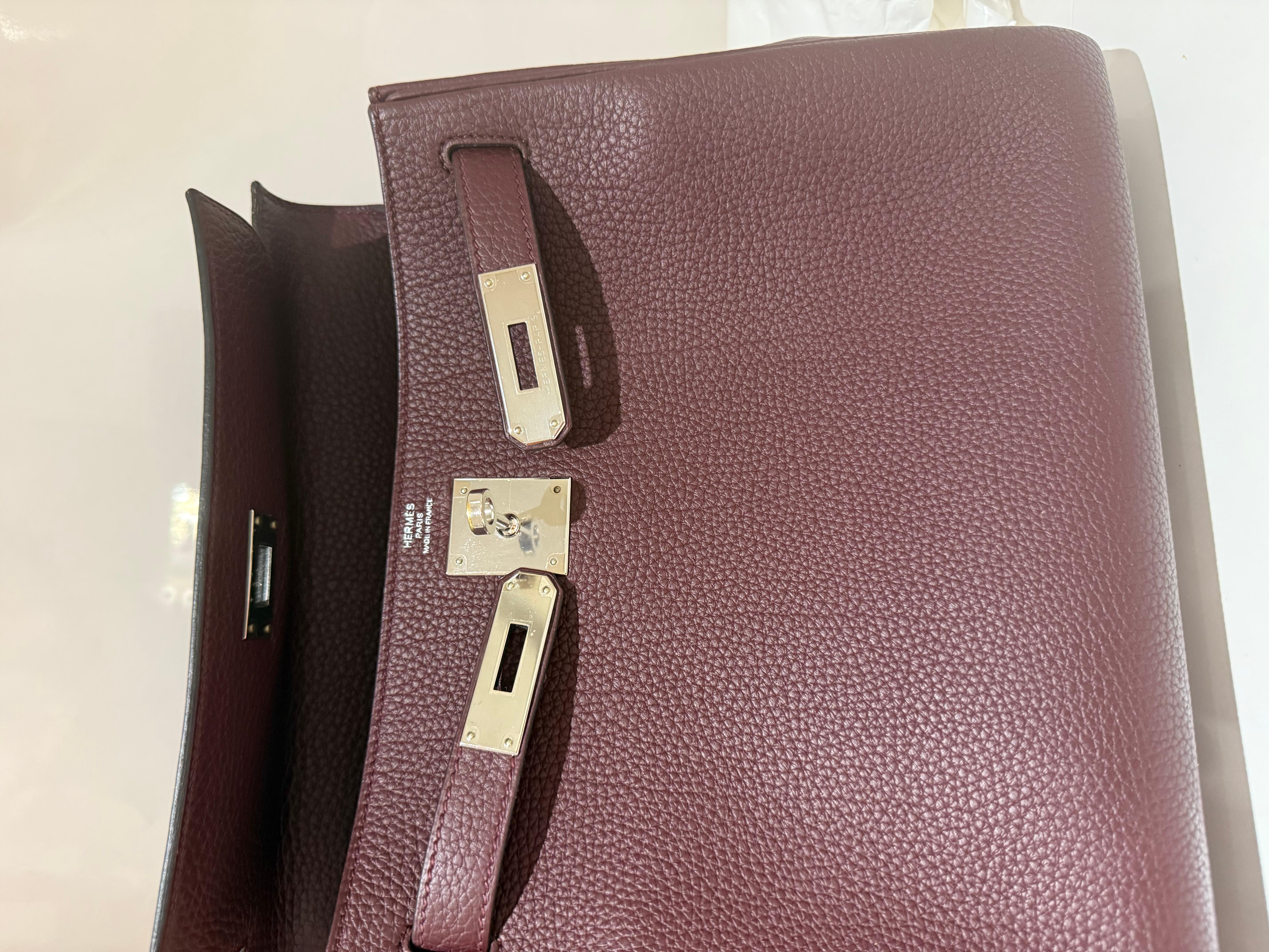 Women's or Men's Hermes Kelly 28 Bordeaux Togo with Palladium hardware For Sale
