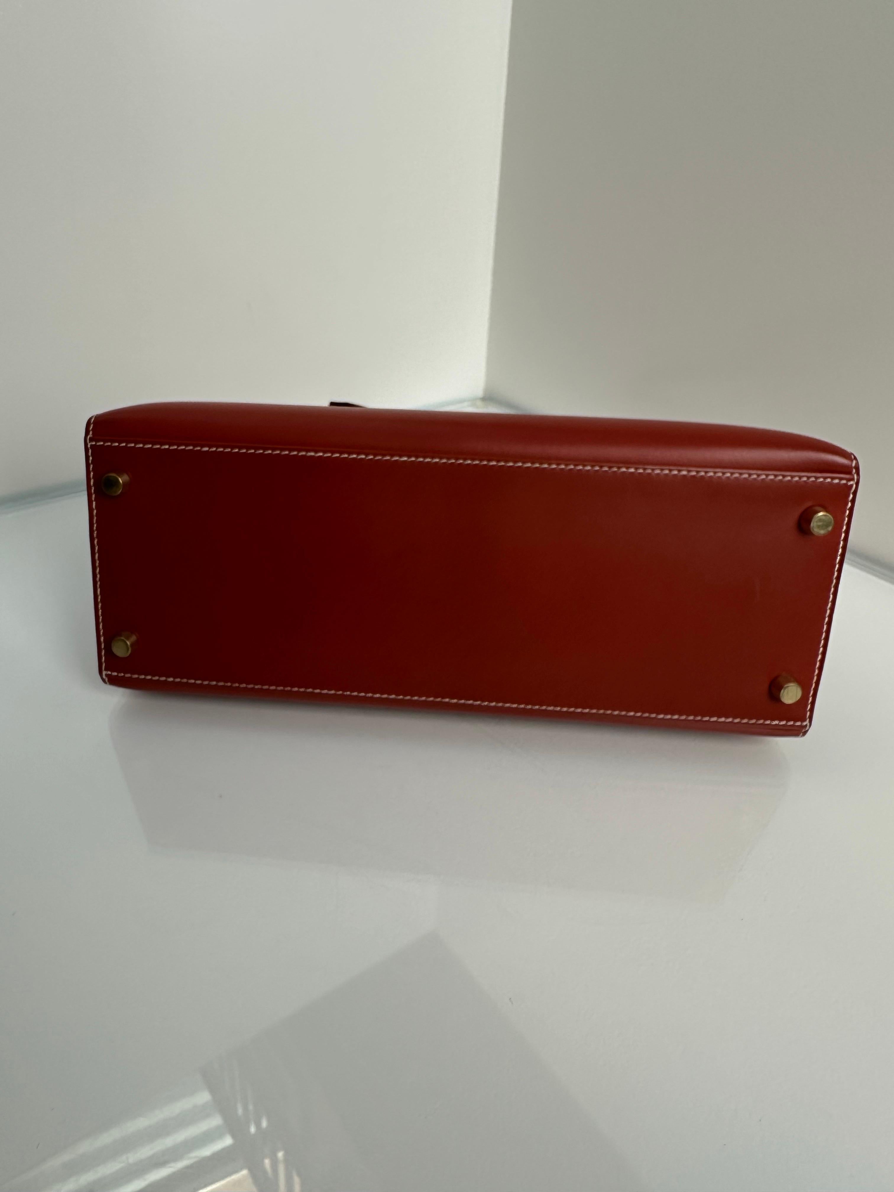 De las mujeres Hermes Kelly 28 Brique Box Gold Hardware en venta