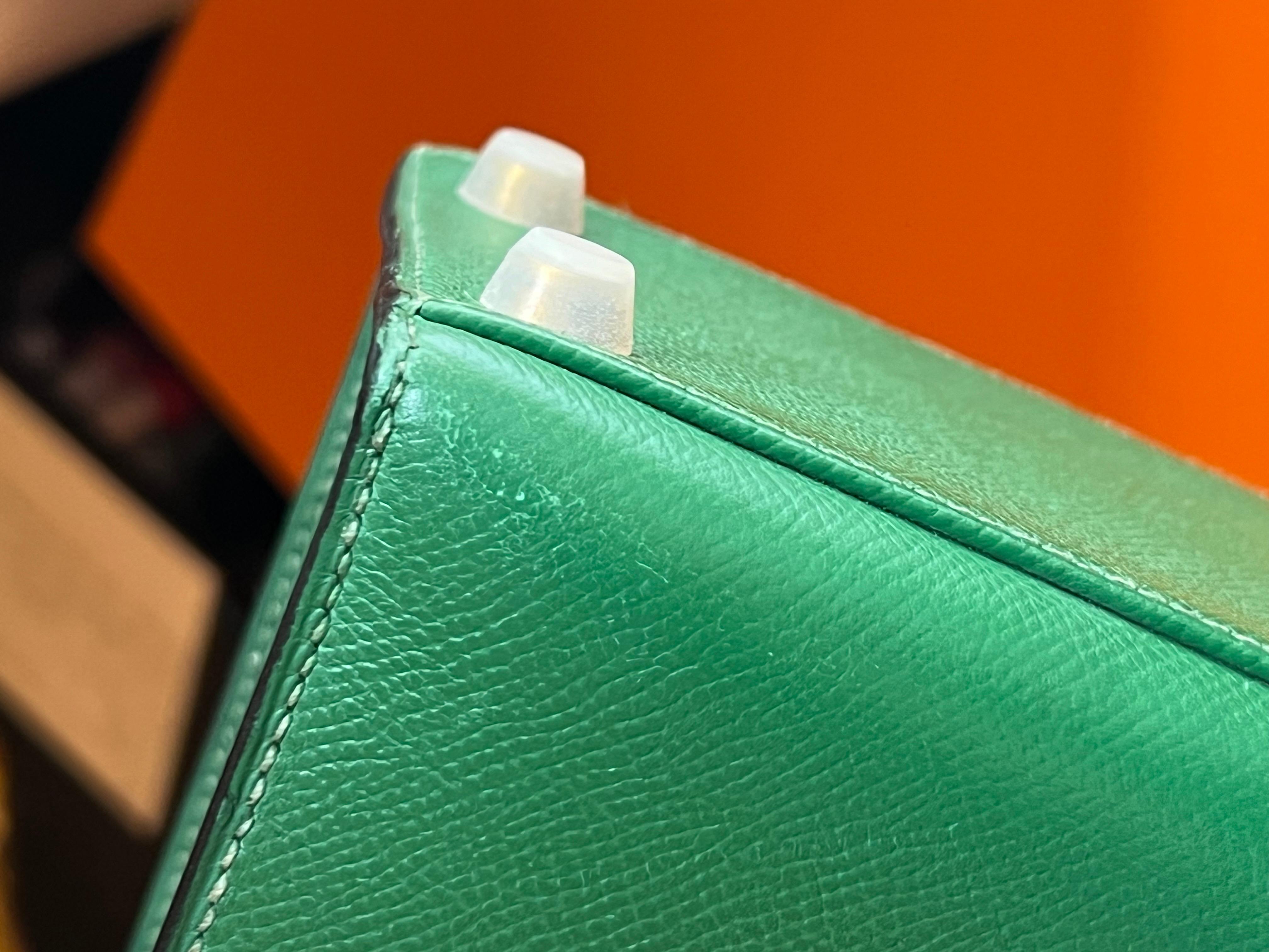 Hermes Kelly 28 Cactus Sellier Bag with GHW in Courchevel leather For Sale 12