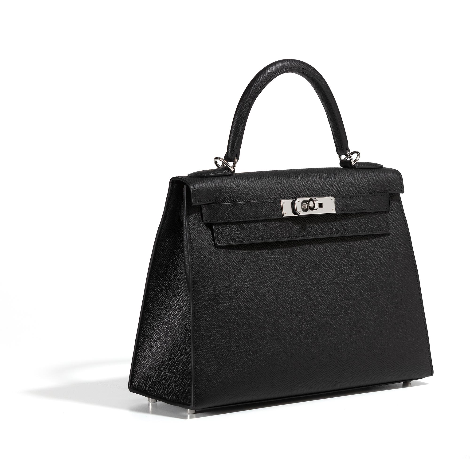 Experience timeless luxury with this exquisite Kelly 28 bag made from Epsom leather and finished with shimmering palladium hardware. This bag was crafted in France in 2022 (Stamp 