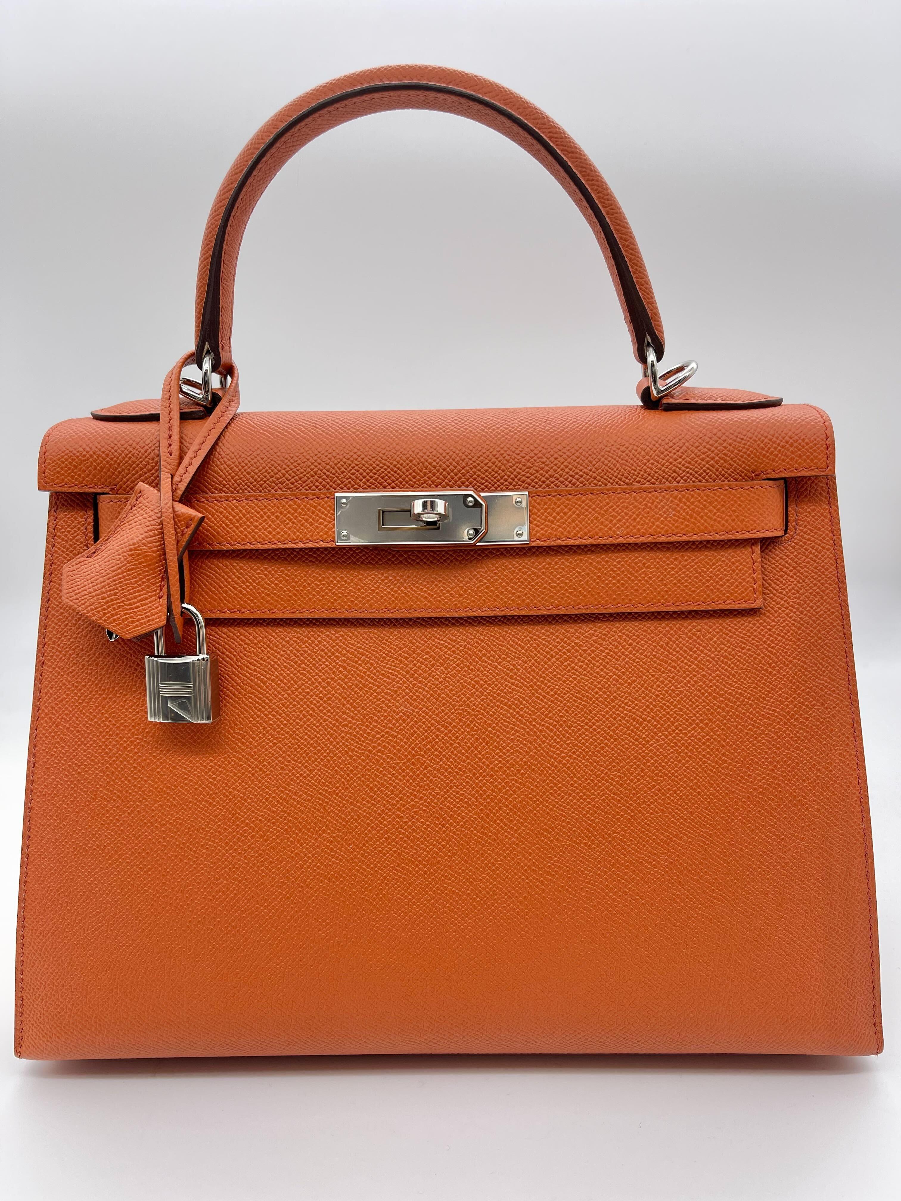 Hermes Kelly 28 Potiron Orange Epsom Leather Palladium Hardware

Condition: New
Material: Epsom Leather
Measurements: 28cm (w) x 22cm (h) x 10cm (d)
Hardware: Palladium plated
 
*Comes with full original packaging.
*Full stickers on hardware.