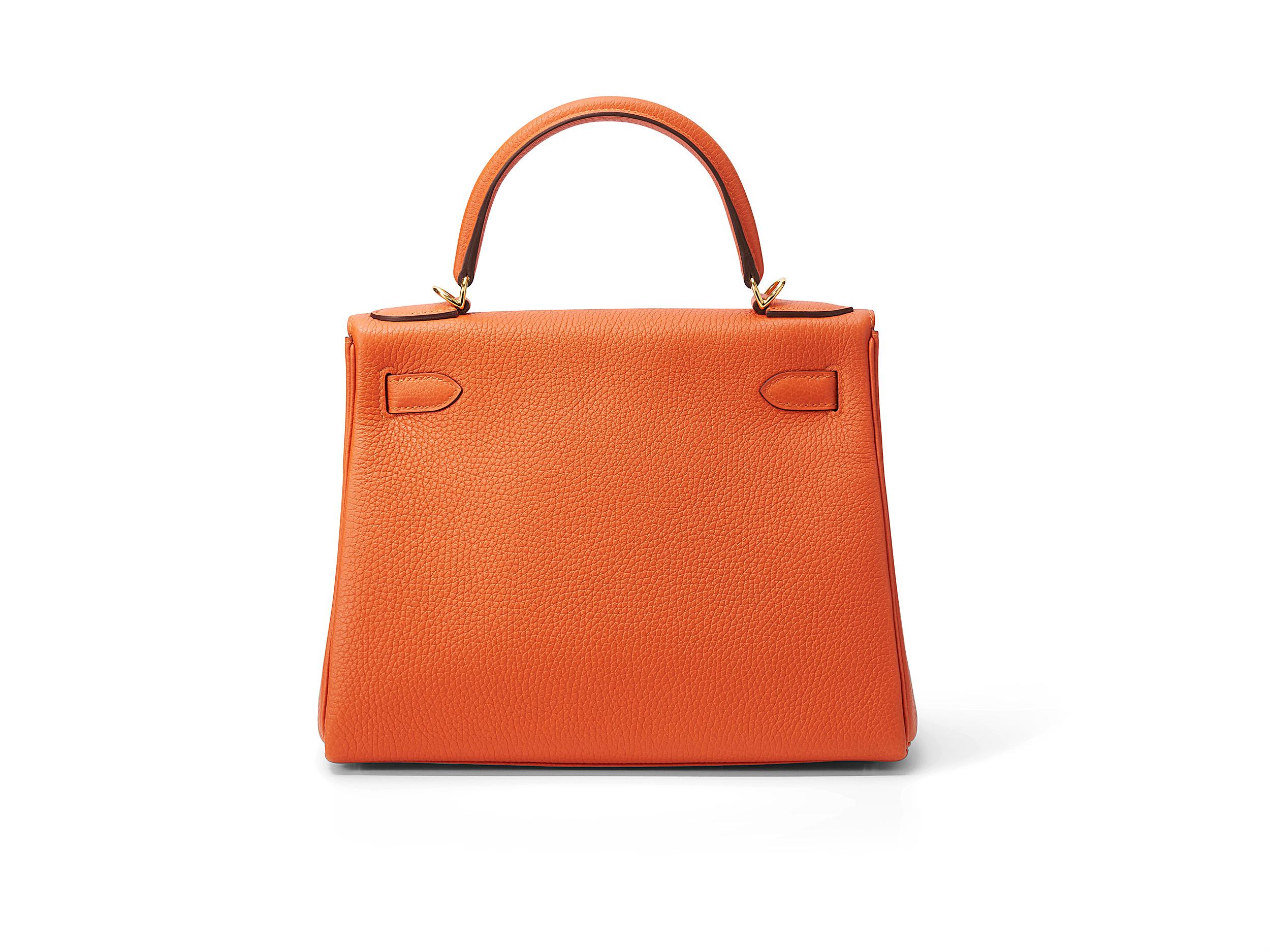 Hermès Kelly 28 Feu Taurillon Clemence Gold Hardware im Zustand „Neu“ im Angebot in Berlin, DE
