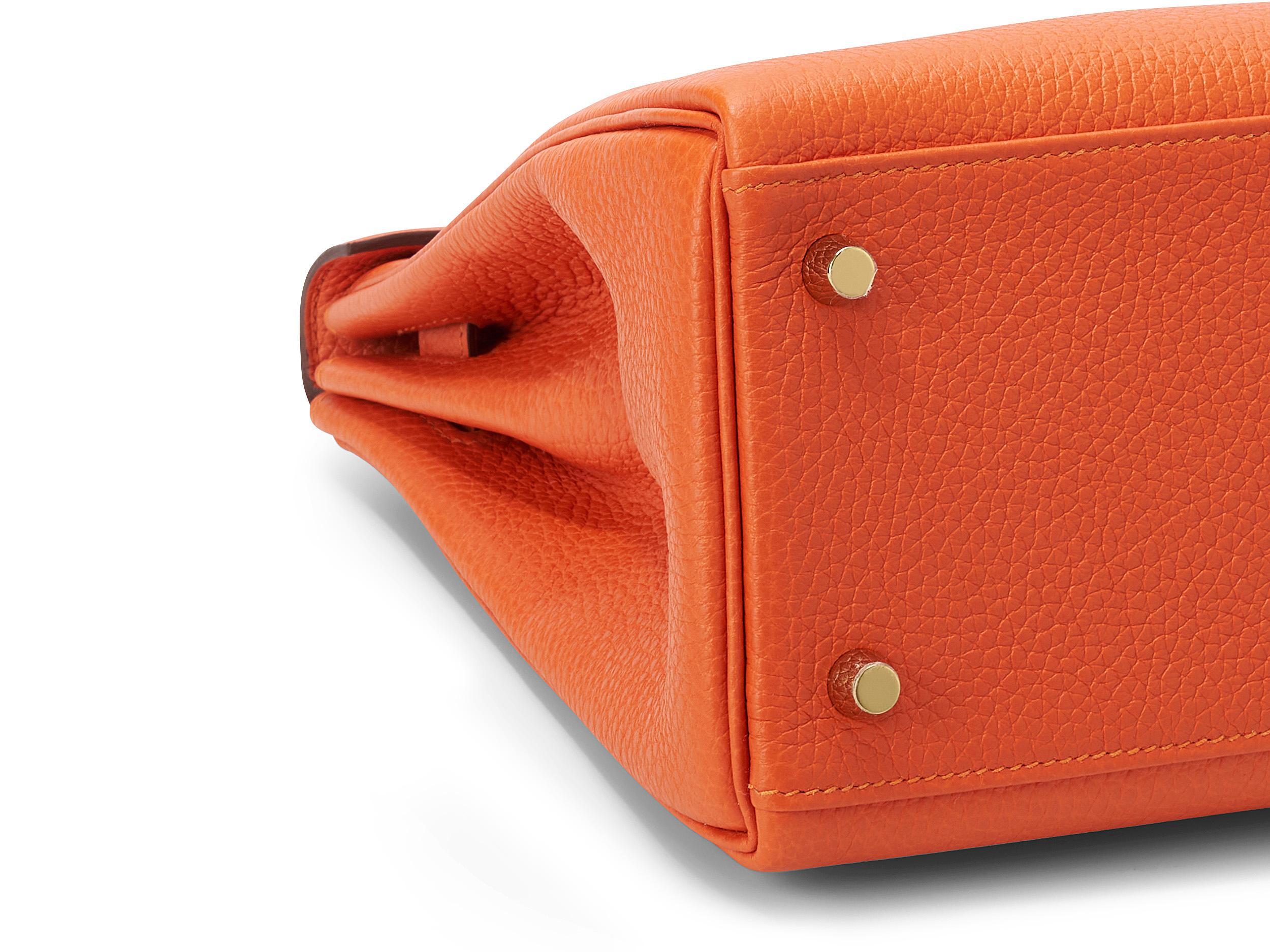 Hermès Kelly 28 Feu Taurillon Clemence Gold Hardware im Angebot 1