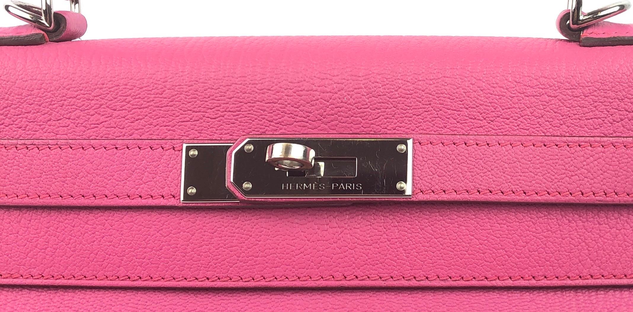 Hermes Kelly 28 Fuchsia Chevre Mysore Palladium Hardware In Excellent Condition In Miami, FL