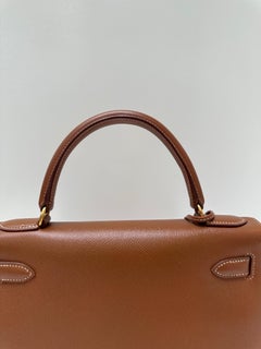 Hermes Kelly 28 Tasche in Gold mit goldenen Beschlägen