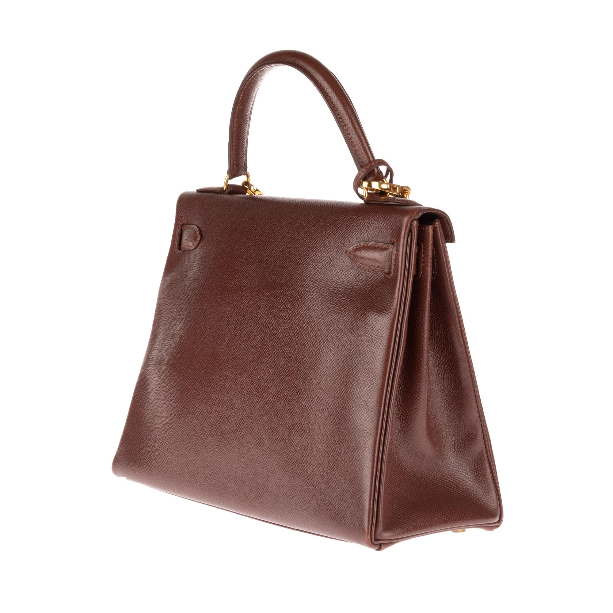 Hermès Kelly 28 Handtasche aus Courchevel Brown-Leder mit Riemen:: goldene Hardware! im Zustand „Gut“ in Paris, IDF