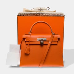 Hermès Kelly 28 Handbag Orange