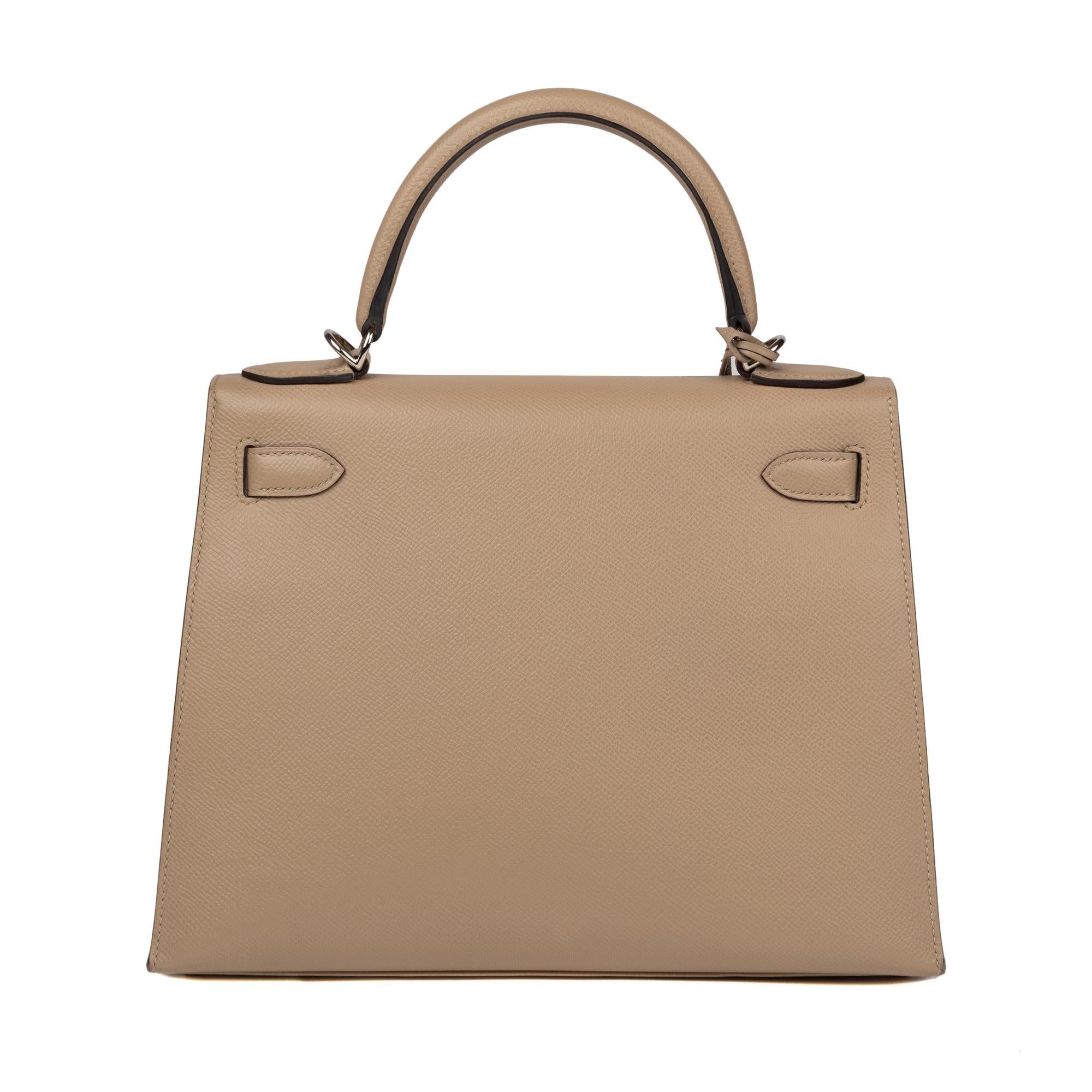 Stunning Hermes Kelly 28 cm Hermes Kelly handbag bag in Epsom leather color Trench, hardware in palladium-plated metal, trench leather handle, shoulder strap handle (not signed Hermès) in leather allowing a carry hand or shoulder.

Closed by
