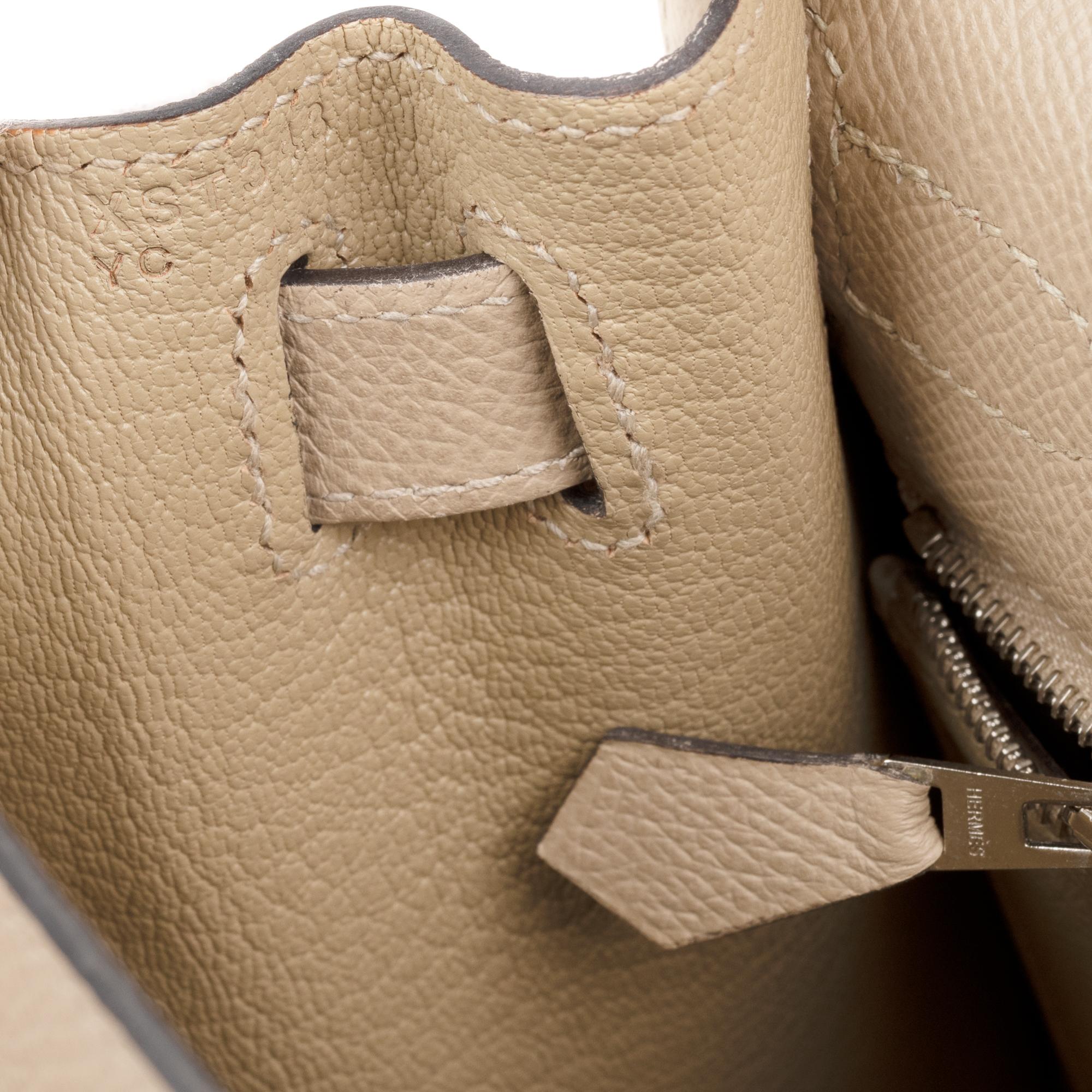 hermes trench color