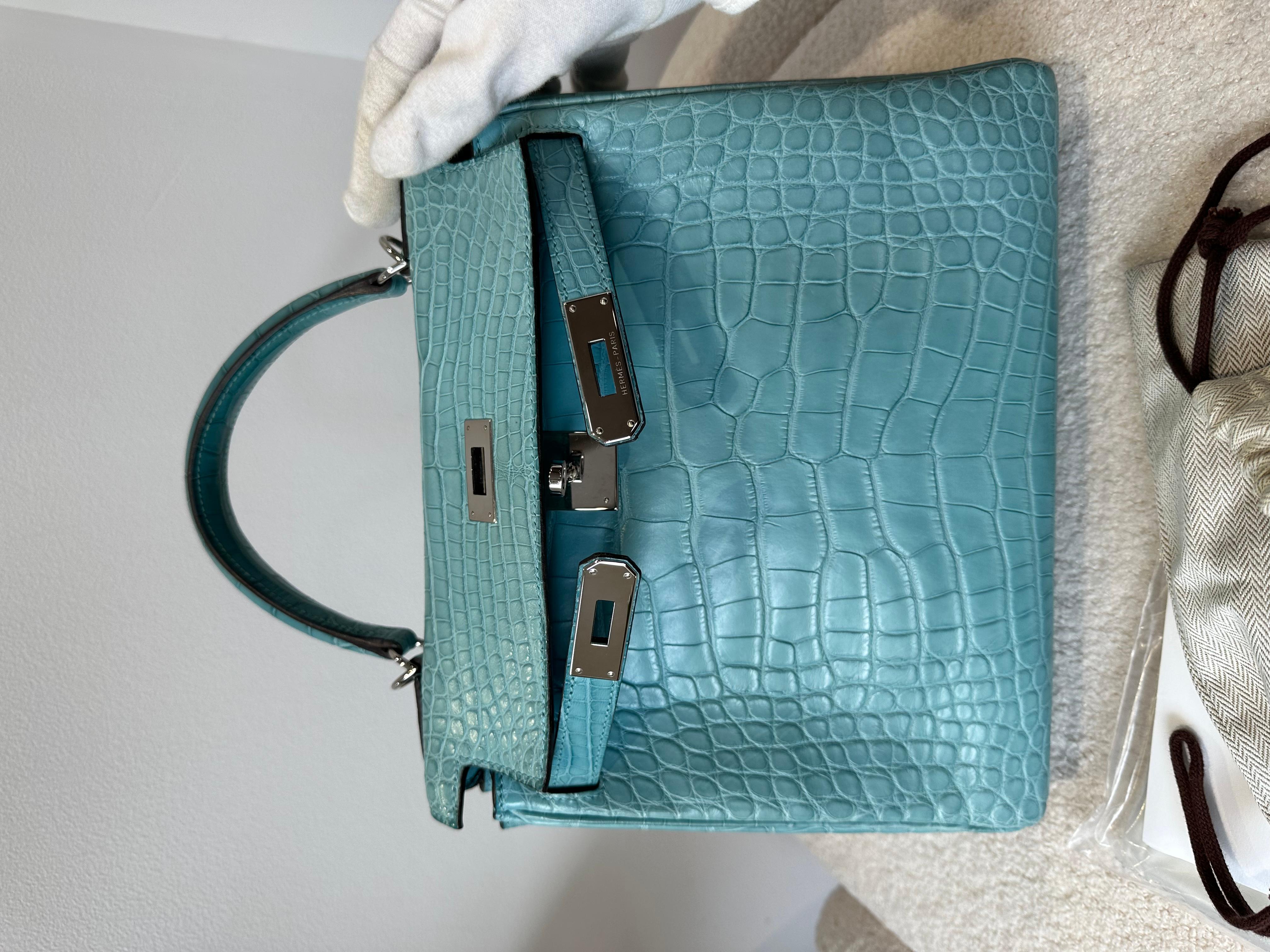Hermes Kelly 28 Matte Crocodile Bleu palladium hardware bag In Excellent Condition For Sale In London, England