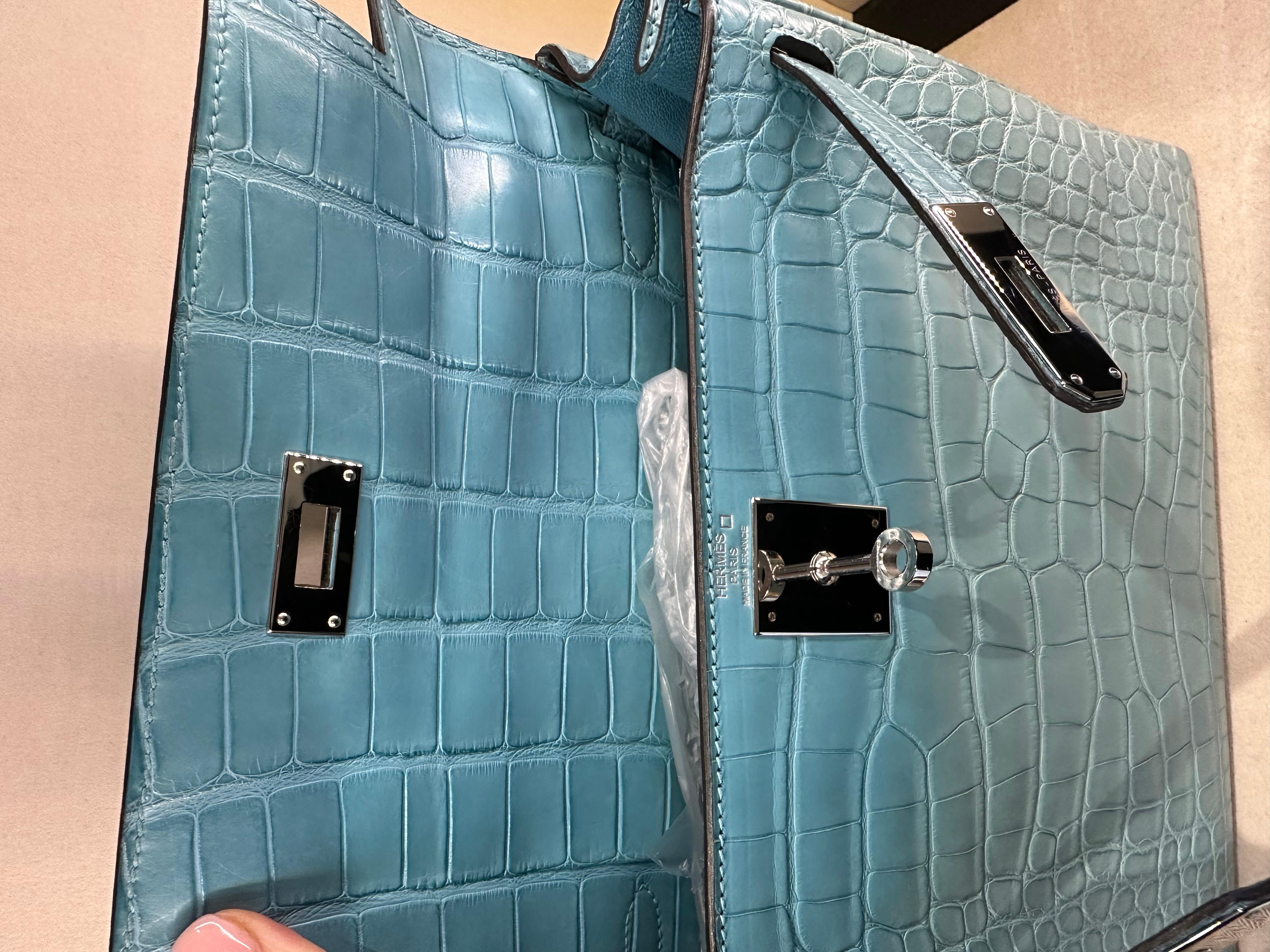 Women's or Men's Hermes Kelly 28 Matte Crocodile Bleu palladium hardware bag For Sale