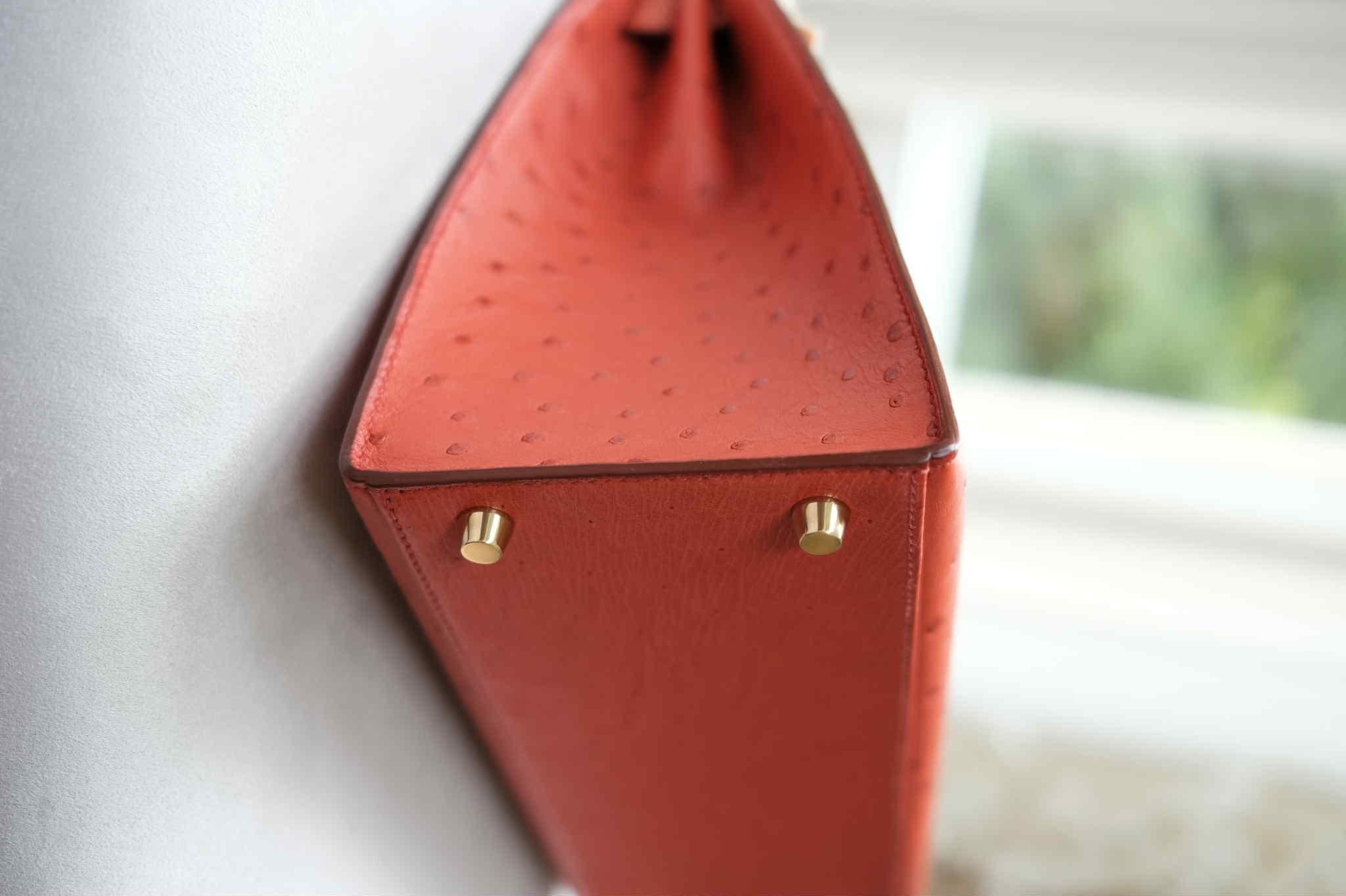 Hermes Kelly 28 Straußen-Kuivre Gold Tasche im Angebot 2