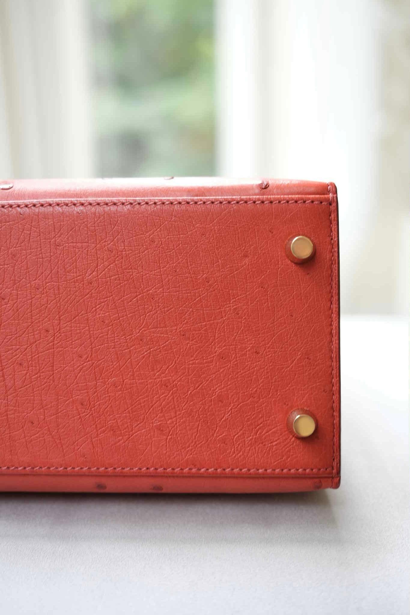 Hermes Kelly 28 Straußen-Kuivre Gold Tasche im Angebot 3