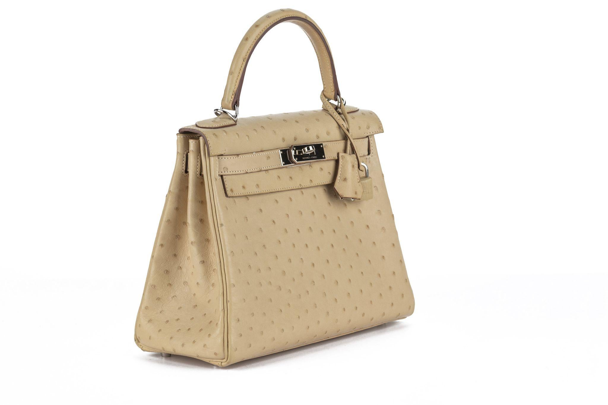 Hermès Kelly 28 Ostrich Parchemin Palladium Hardware In Excellent Condition For Sale In West Hollywood, CA