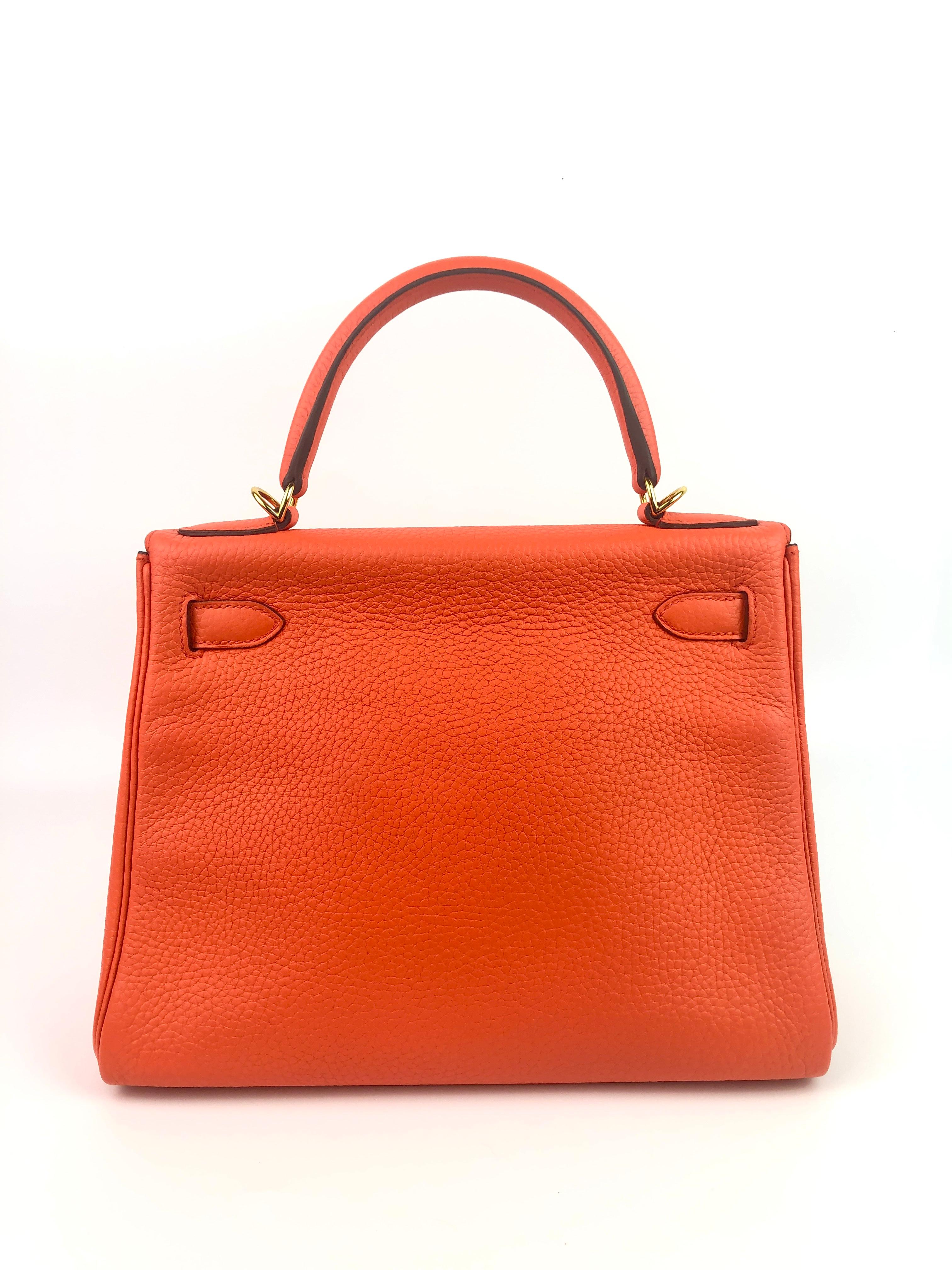 Hermes kelly 28 Poppy Orange Gold Hardware In Excellent Condition In Miami, FL