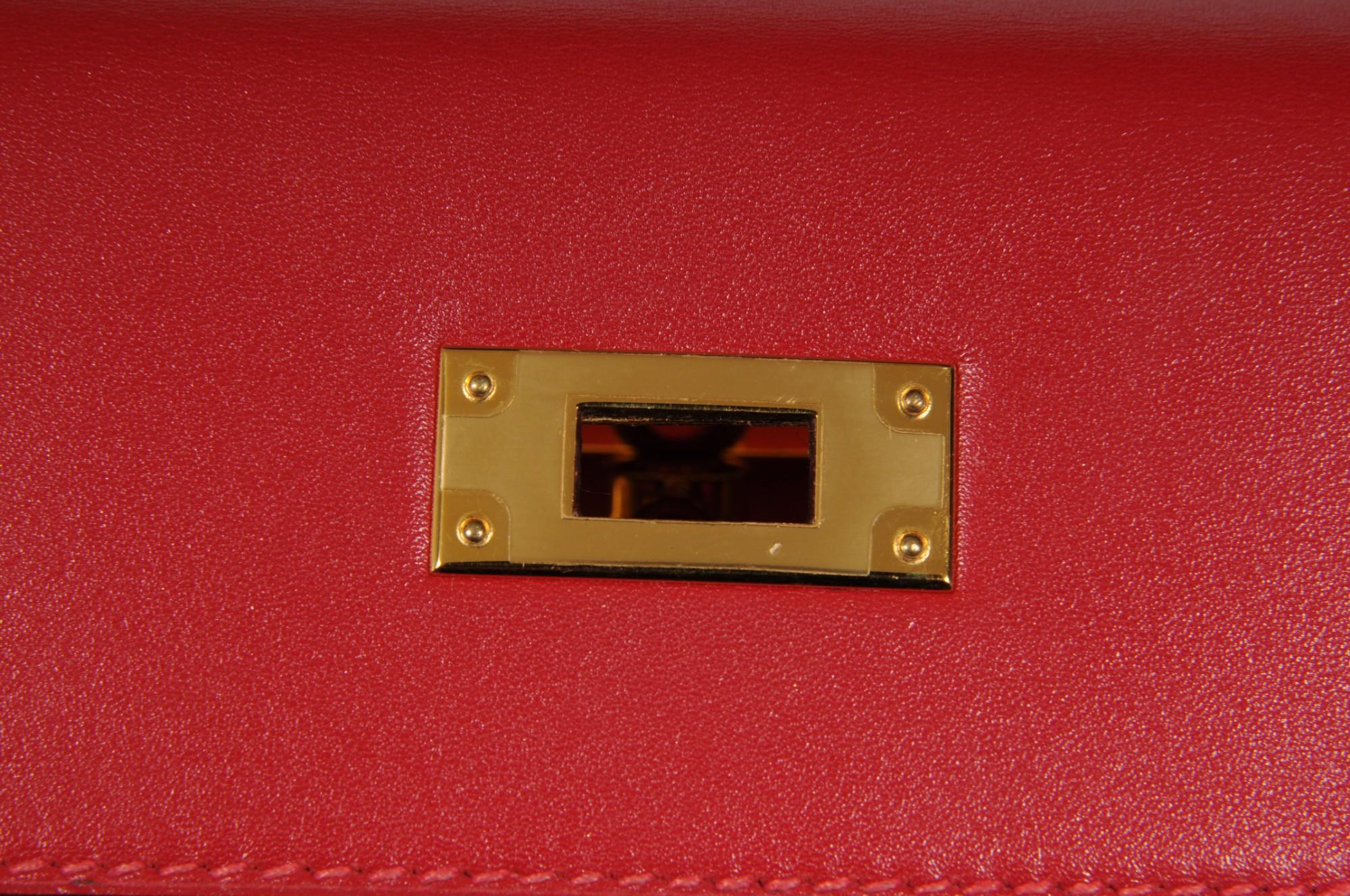 Hermes Kelly 28 Red Box Borsa in pelle di vitello Manico superiore Tracolla Hardware oro in vendita 8