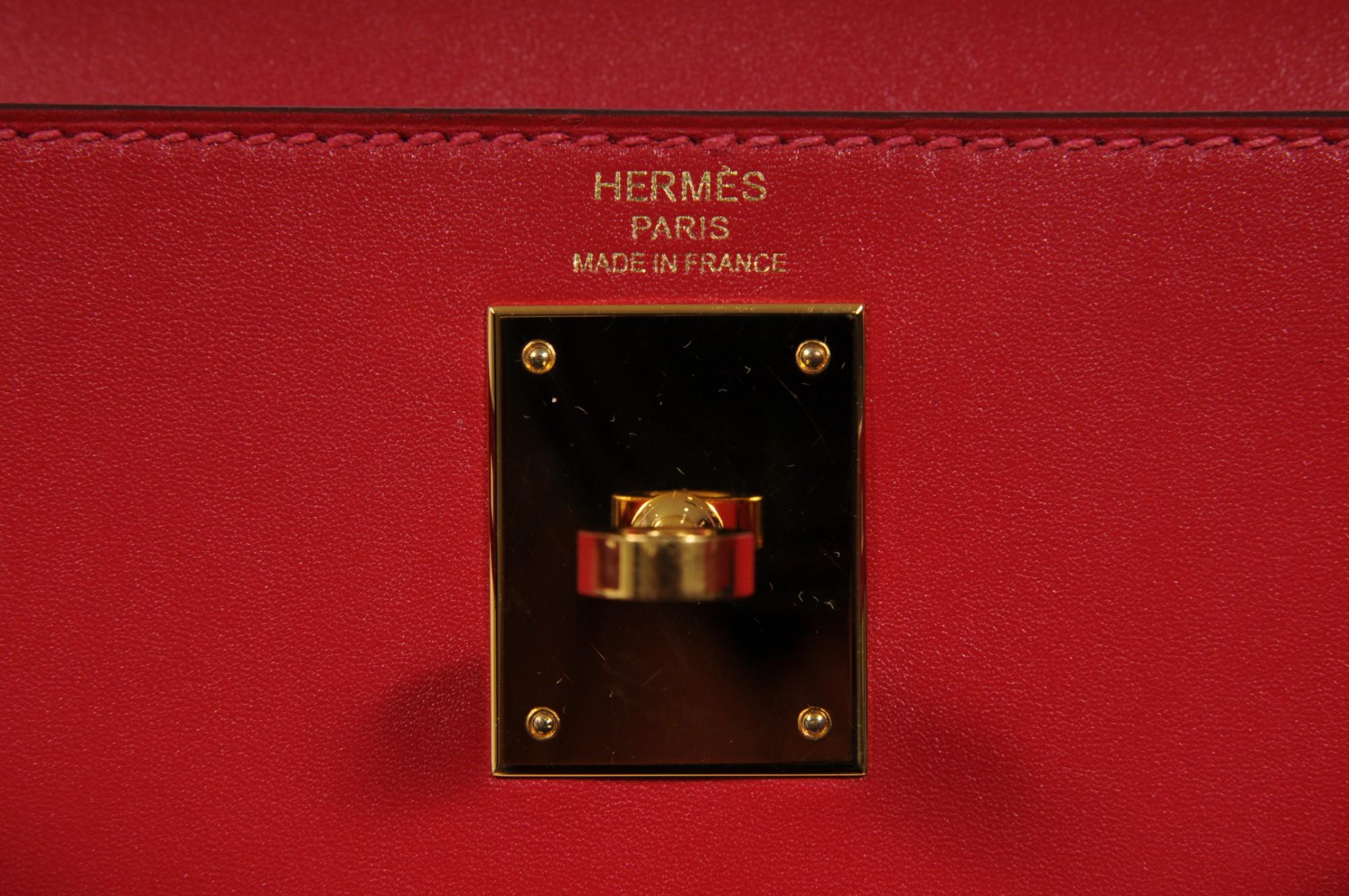 Hermes Kelly 28 Red Box Borsa in pelle di vitello Manico superiore Tracolla Hardware oro in vendita 10