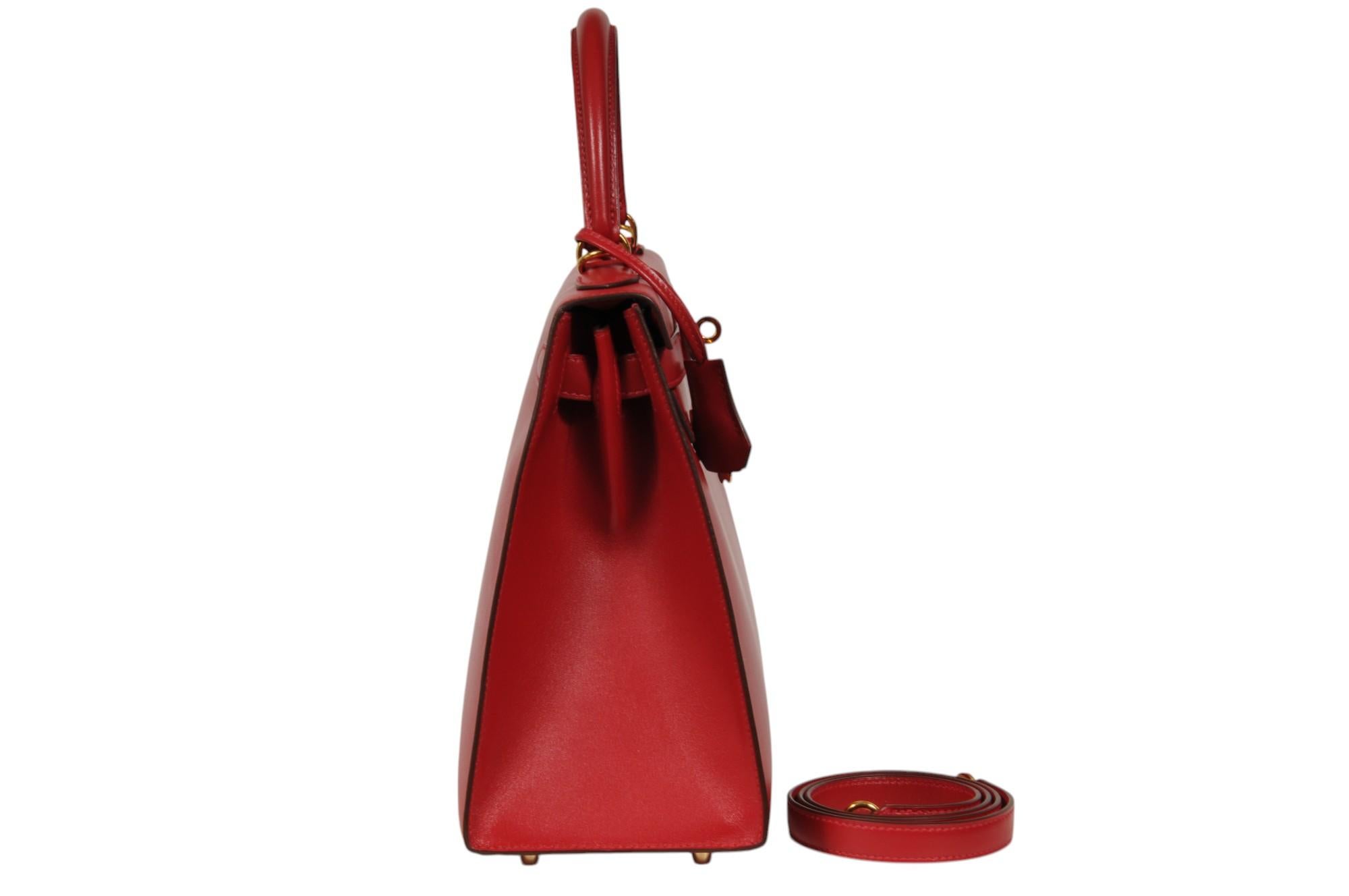 Hermes Kelly 28 Red Box Borsa in pelle di vitello Manico superiore Tracolla Hardware oro In condizioni ottime in vendita a North Miami, FL