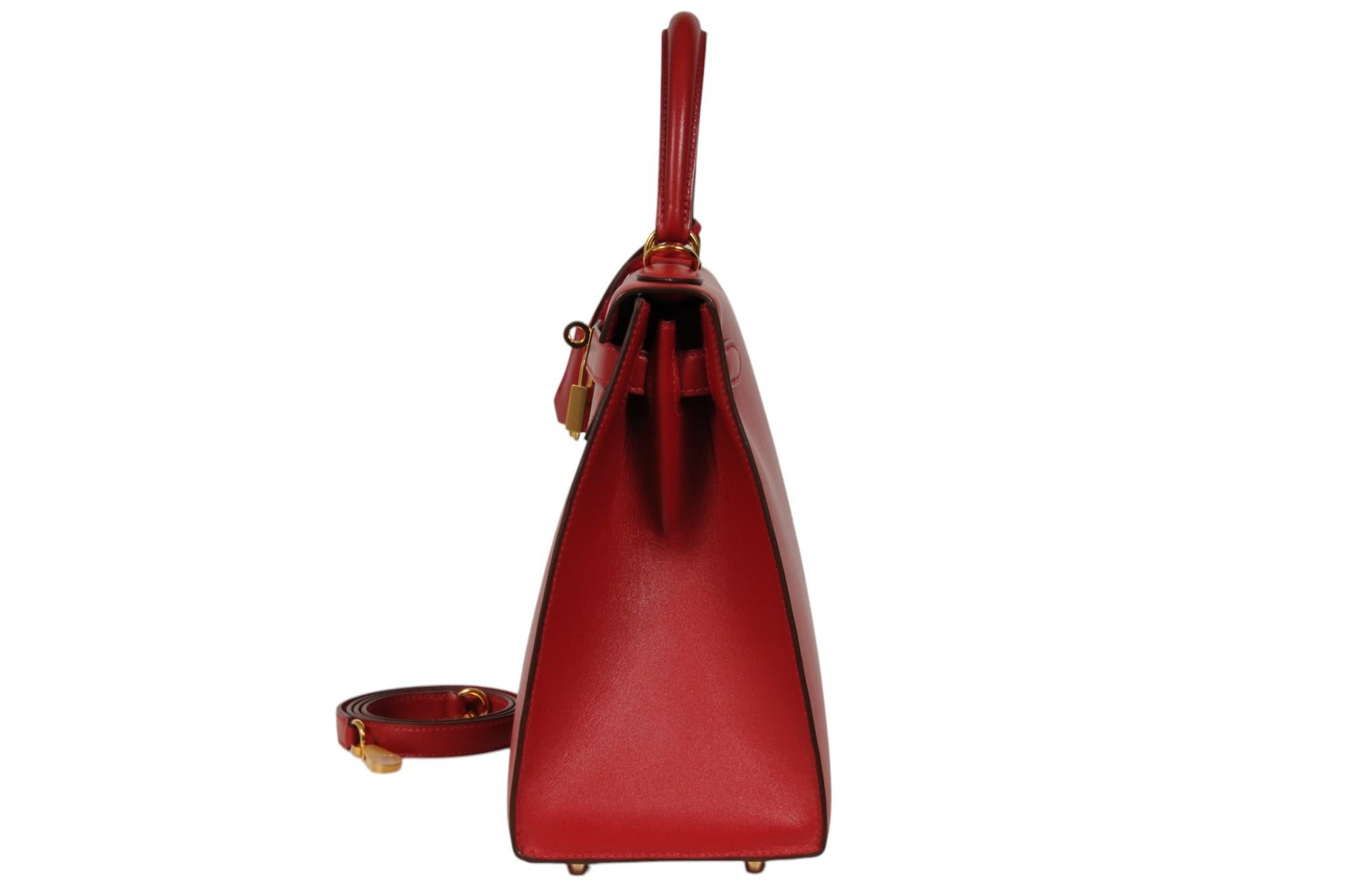 Hermes Kelly 28 Red Box Borsa in pelle di vitello Manico superiore Tracolla Hardware oro in vendita 1