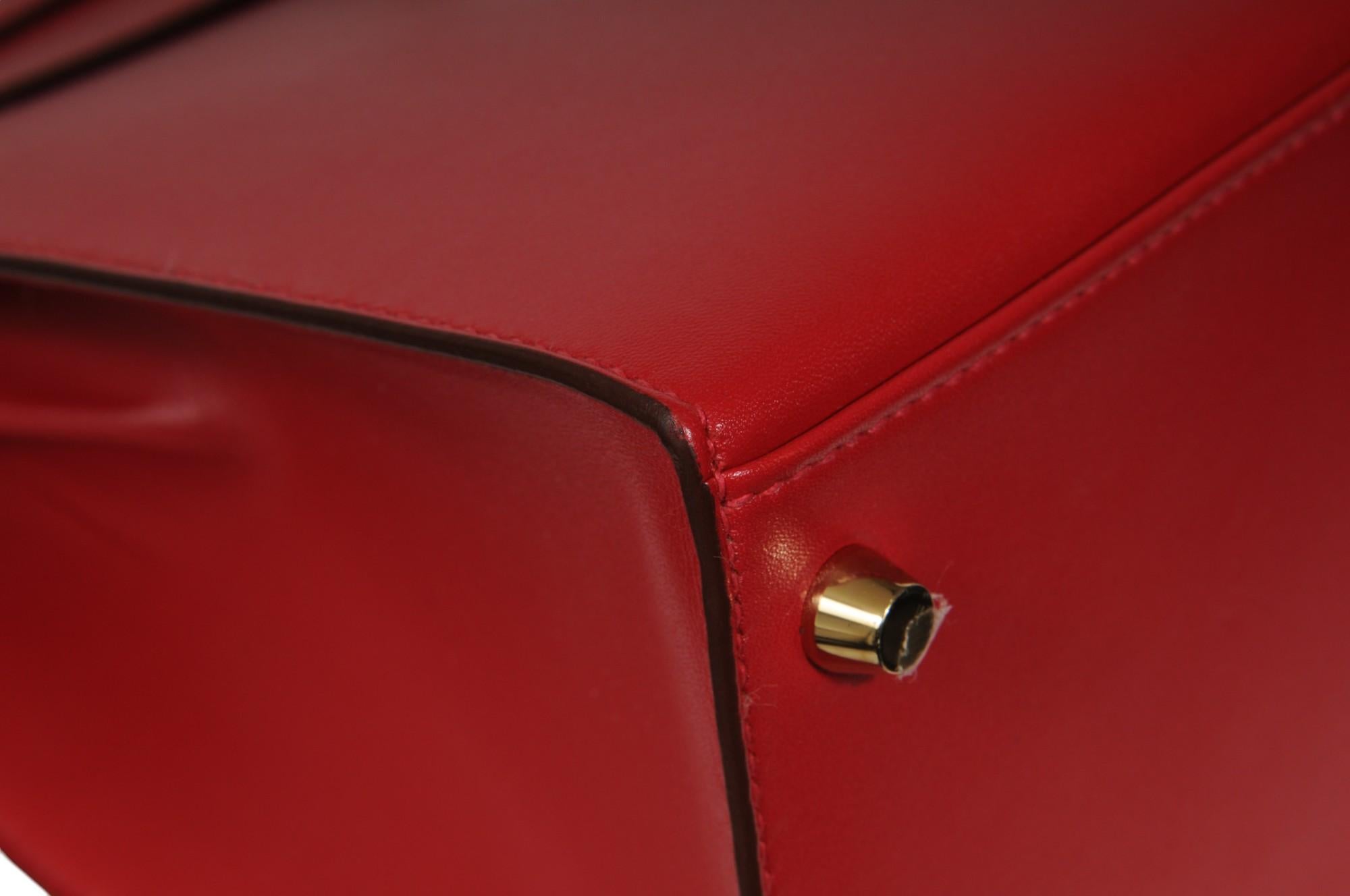 Hermes Kelly 28 Red Box Borsa in pelle di vitello Manico superiore Tracolla Hardware oro in vendita 4