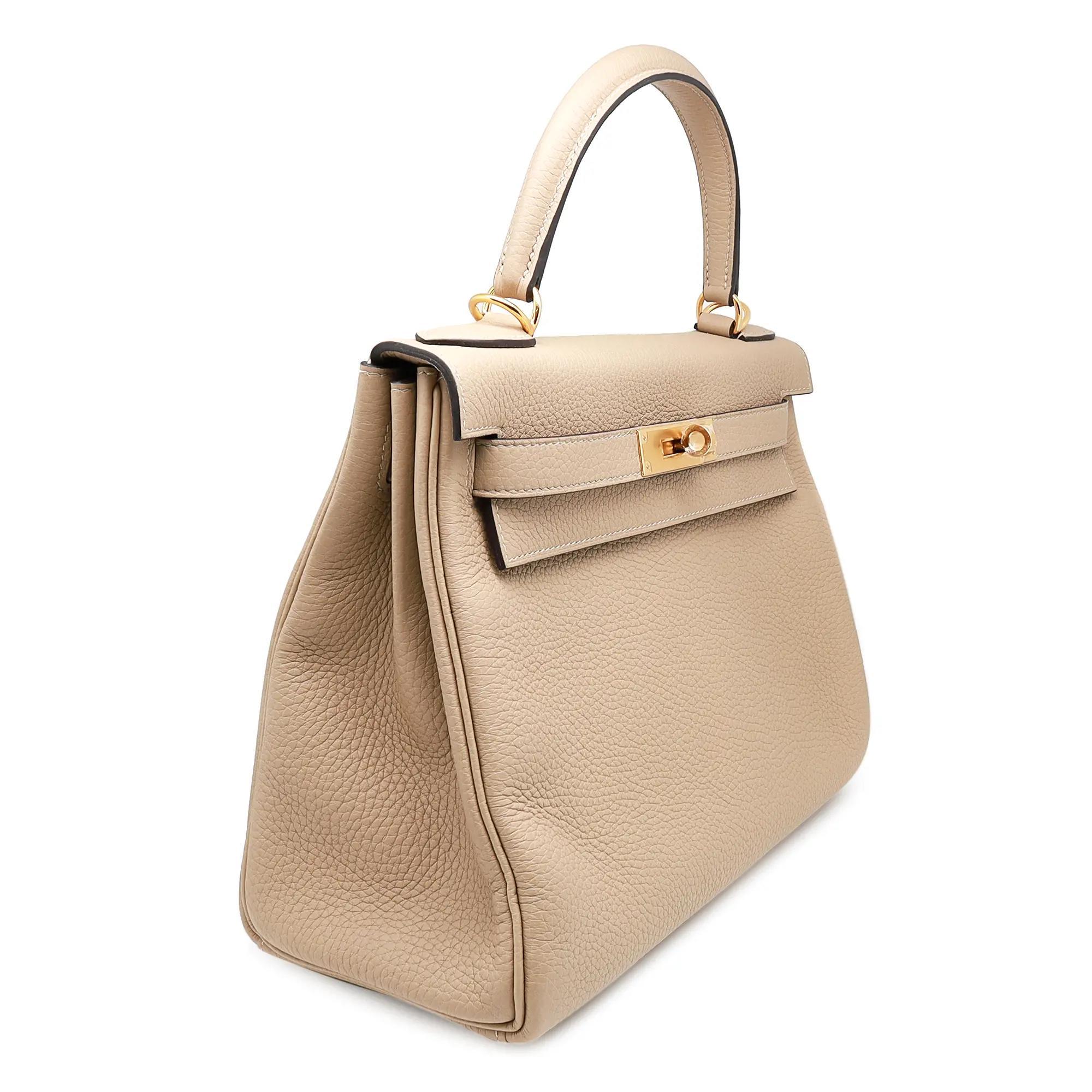 Women's Hermes Kelly 28 Retourne Clemence Trench Gold Tone Hardware Handbag GHW  For Sale