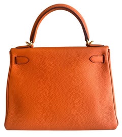 Hermes Kelly 28 Retourne, orangefarbenes Togo-Leder, goldene Beschläge, Handtaschen mit Tragegriff