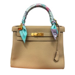 Hermès Kelly 28 Retourne Trench Togo Gold Hardware with Twilly