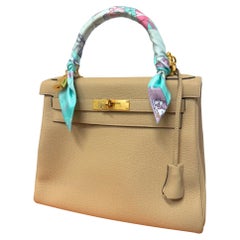Hermès Kelly 28 Retourne Trench Togo Gold Hardware with Twilly