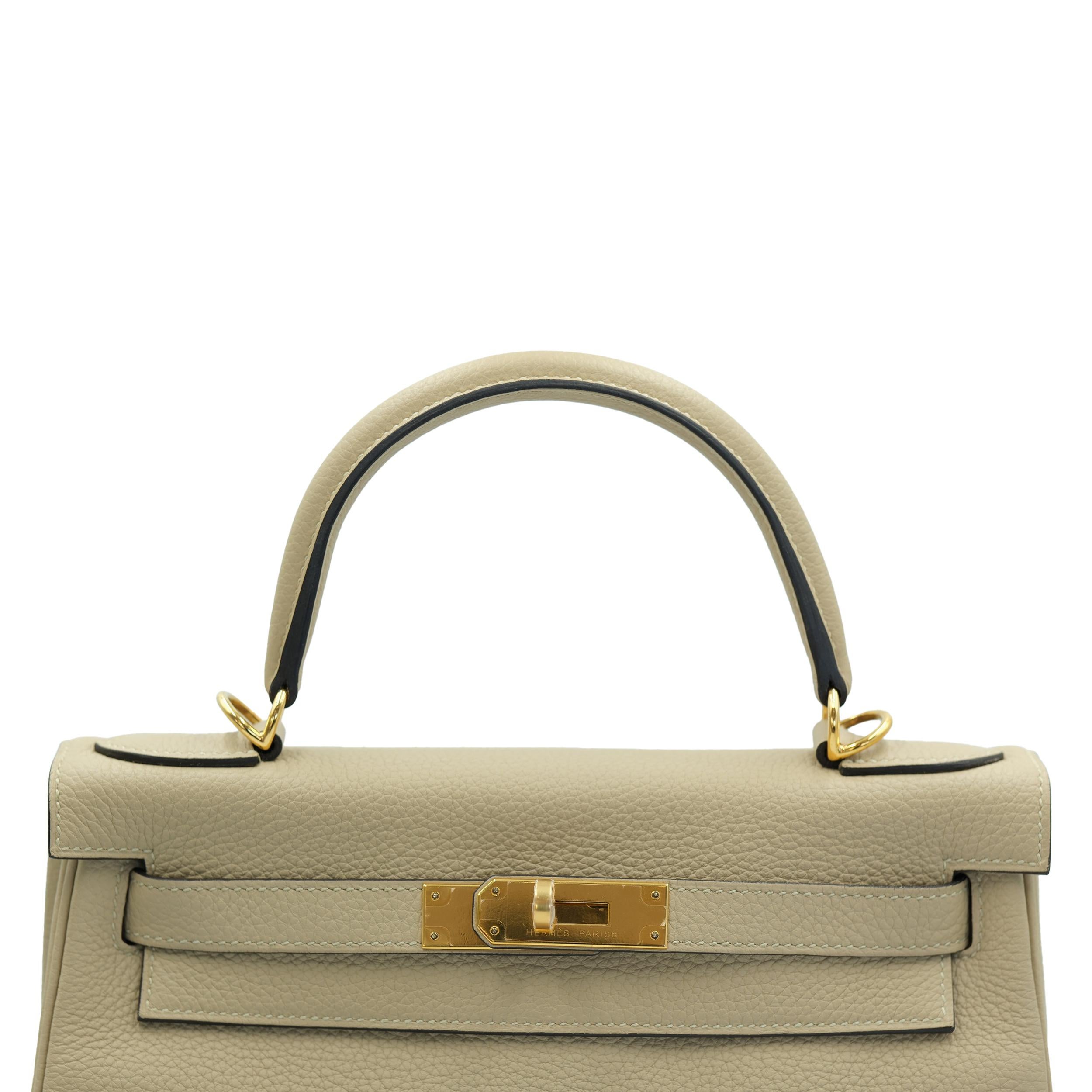 Hermes Kelly 28 Retourne Trench Togo with Gold Hardware en vente 1