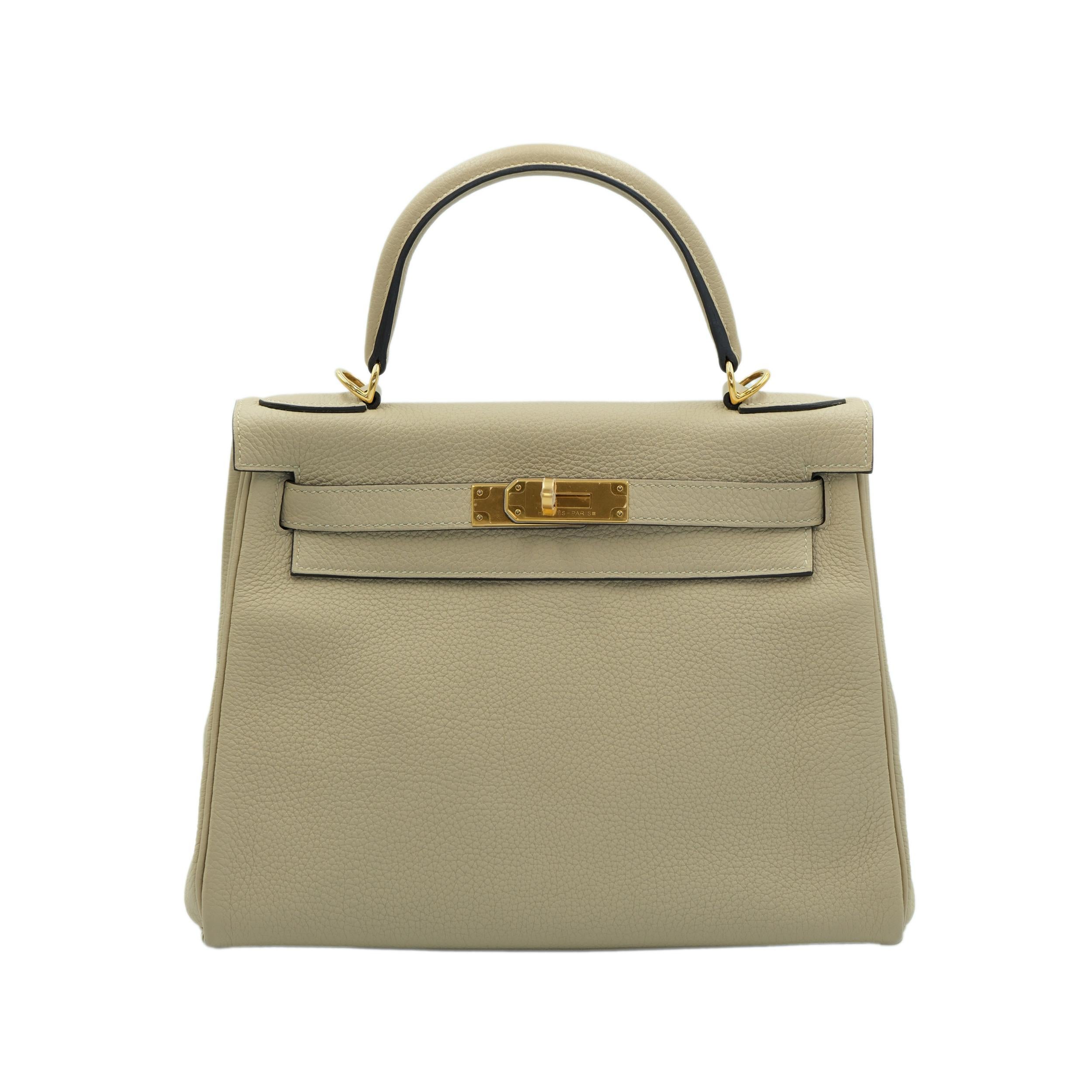 Hermes Kelly 28 Retourne Trench Togo with Gold Hardware en vente 2
