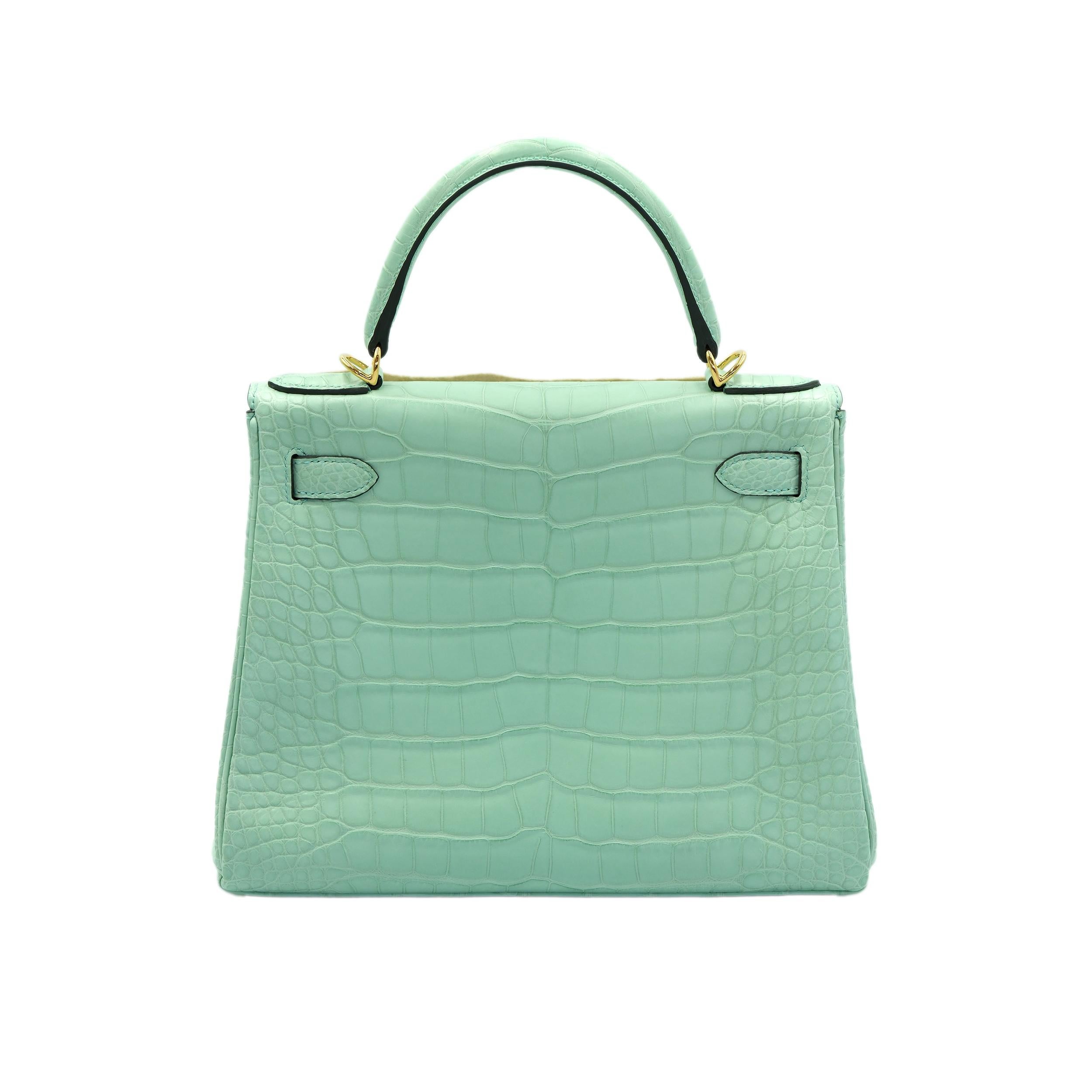 Hermes Kelly 28 Retourne Vert d'Eau Alligator mat avec quincaillerie dorée Excellent état - En vente à North Miami Beach, FL