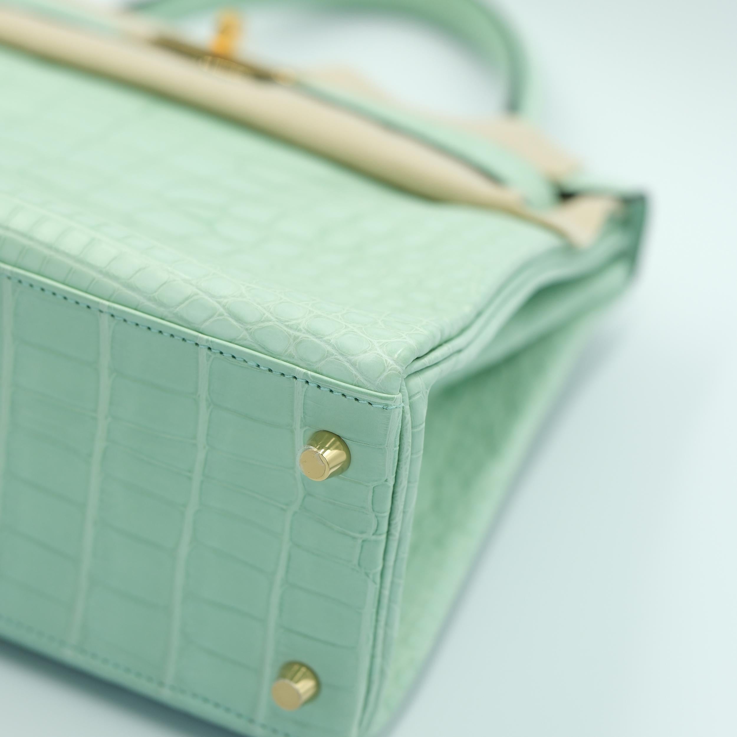 Hermes Kelly 28 Retourne Vert d'Eau Alligator mat avec quincaillerie dorée Pour femmes en vente