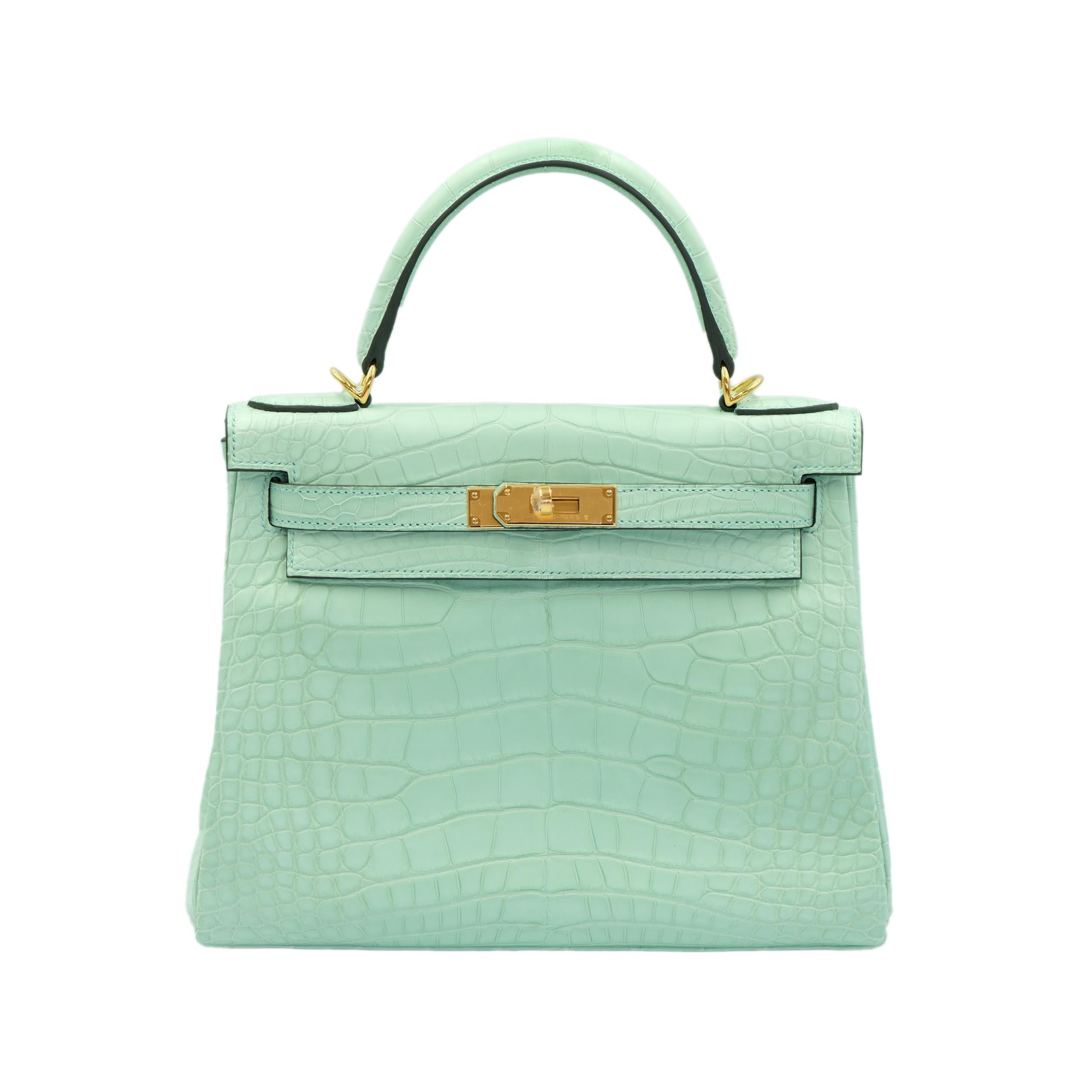 Hermes Kelly 28 Retourne Vert d'Eau Alligator mat avec quincaillerie dorée en vente 4