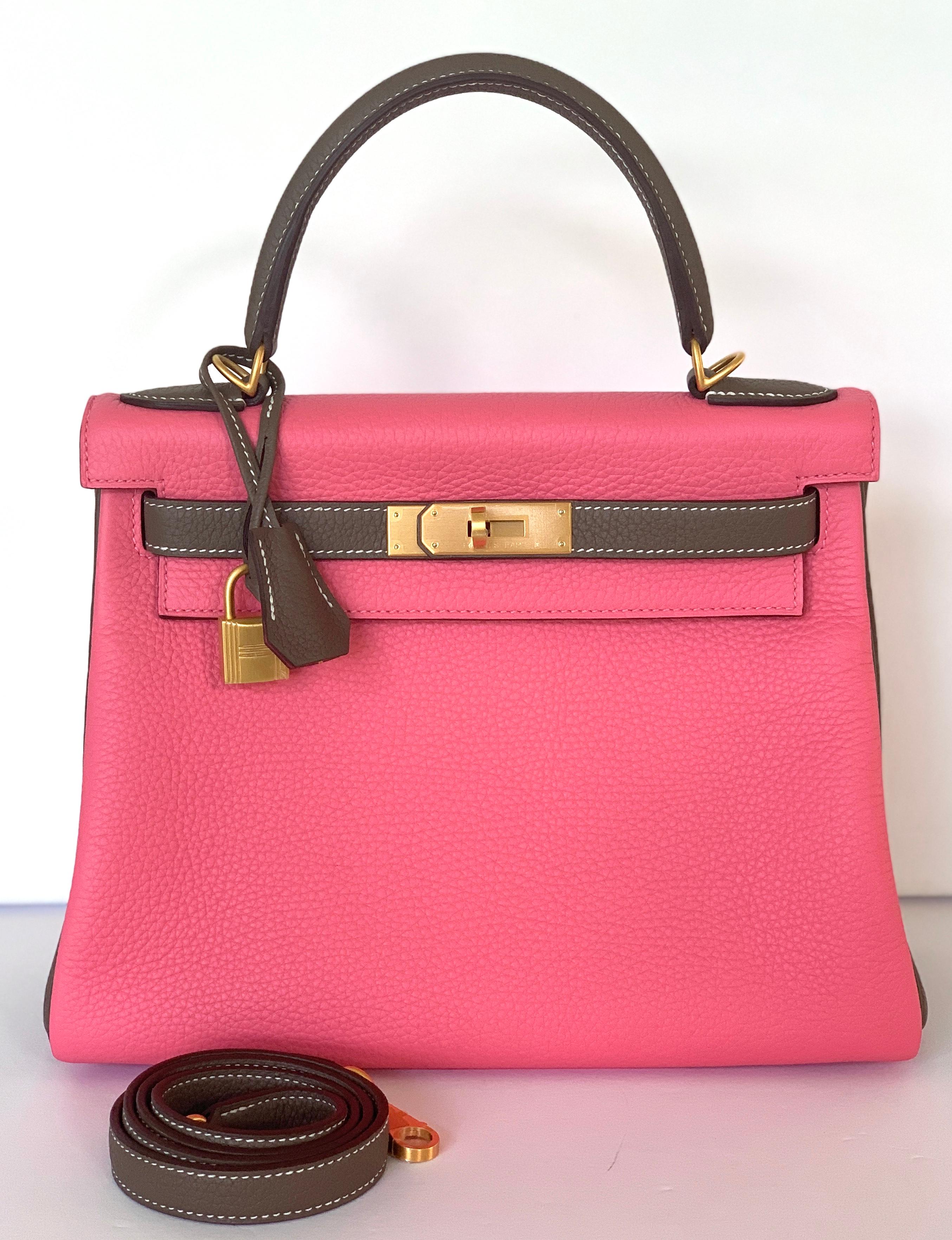 Hermes Special Order VIP Kelly Bag
28cm
Rose Azalea and Etoupe
Contrast stitching on the Etoupe
You wont find this anywhere
Specially ordered
Taurillon Clemence
Brushed Gold Hardware
A stunning combination
Pink is so in demand
Hermes Box, tissue,