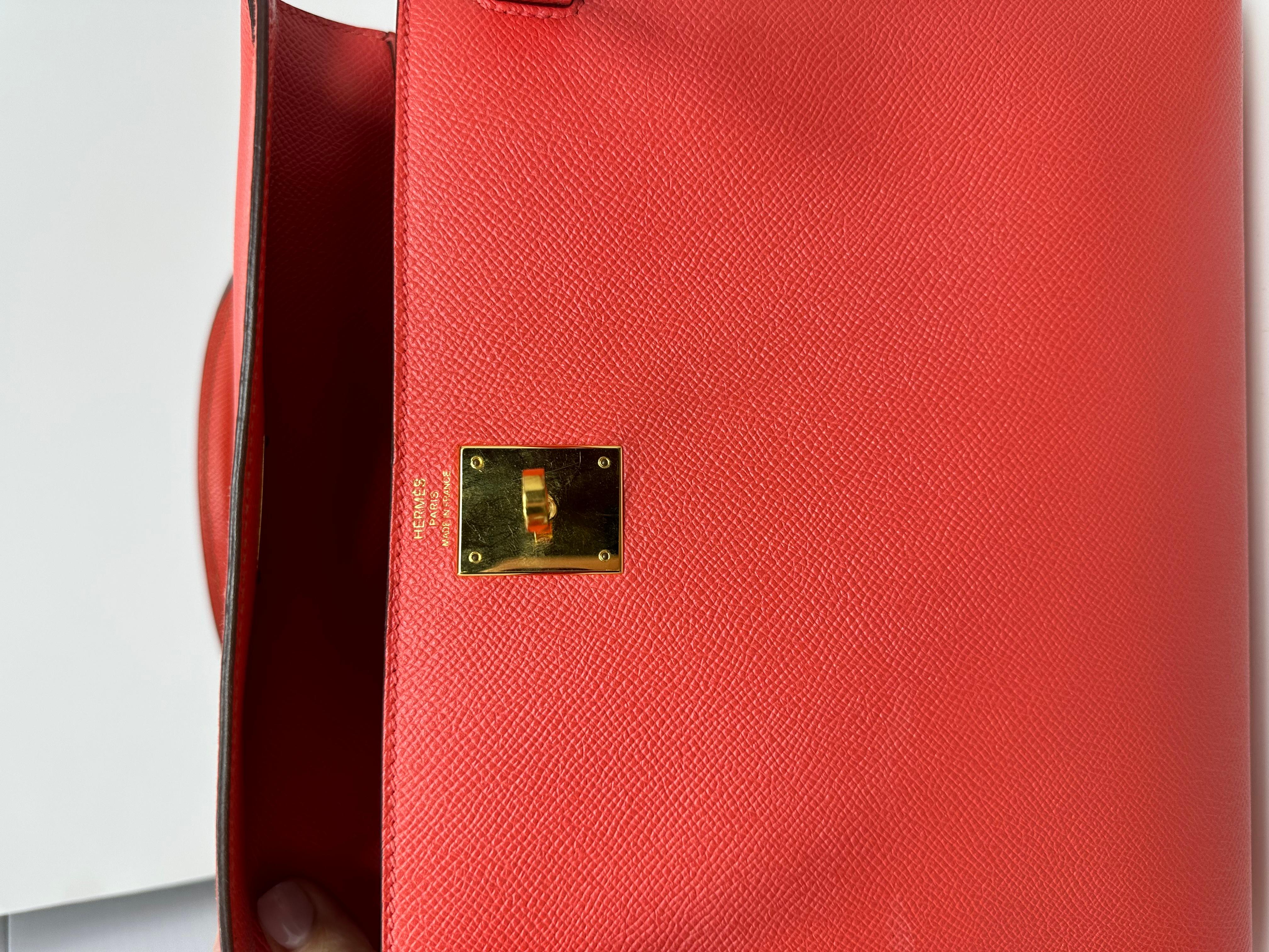 Women's or Men's Hermes Kelly 28 rose jaipur Epsom gold hardware bag For Sale