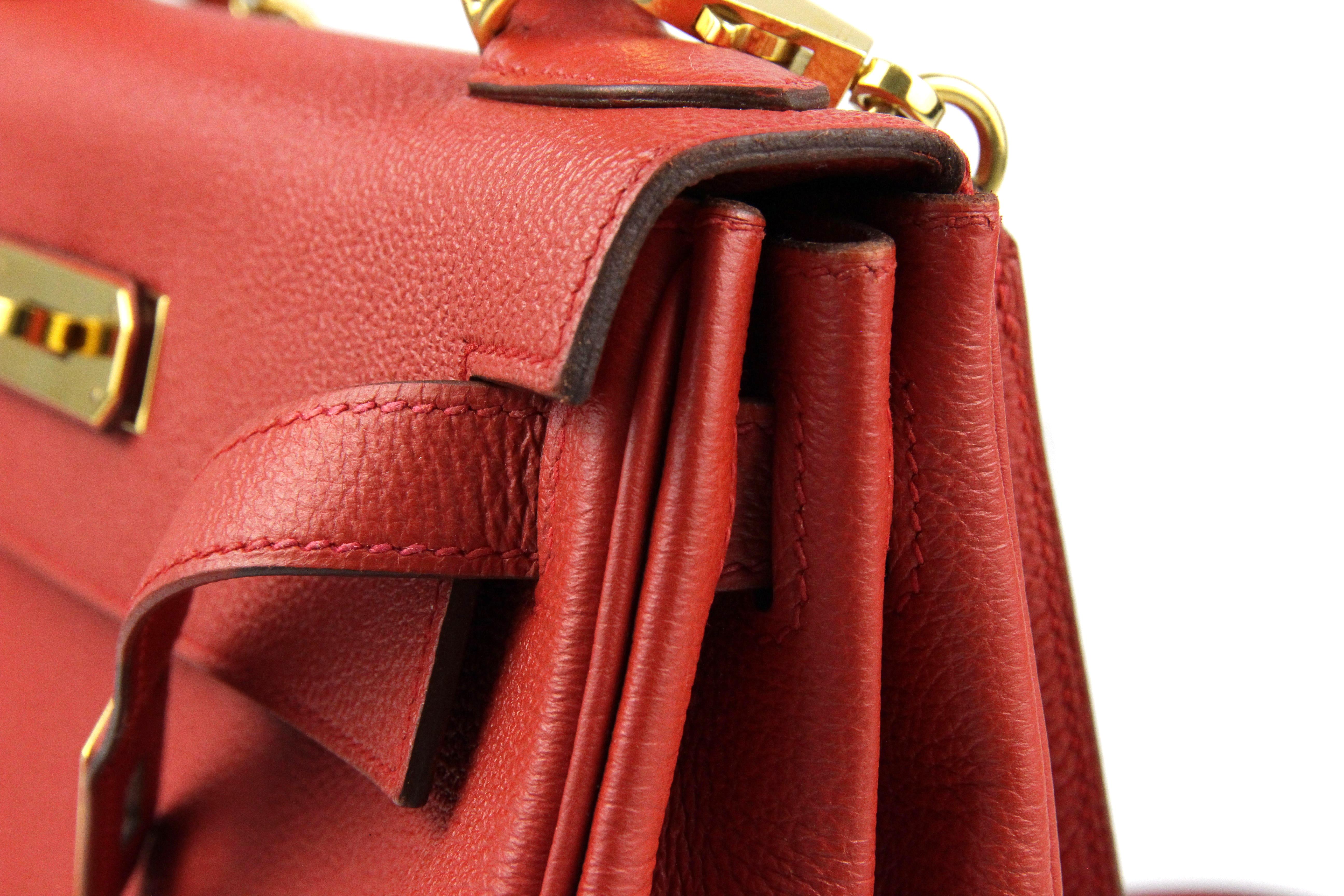 Hermes Kelly 28 Rouge Grenat Epsom Leather Gold Hardware In Excellent Condition For Sale In Aventura, FL