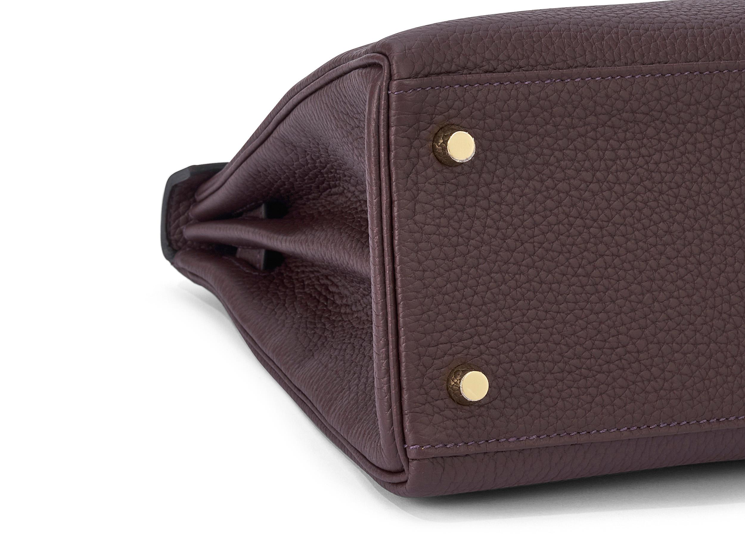 Femenino o masculino Hermès Kelly 28 Rouge Sellier Taurillon Clemence Herrajes de Oro en venta