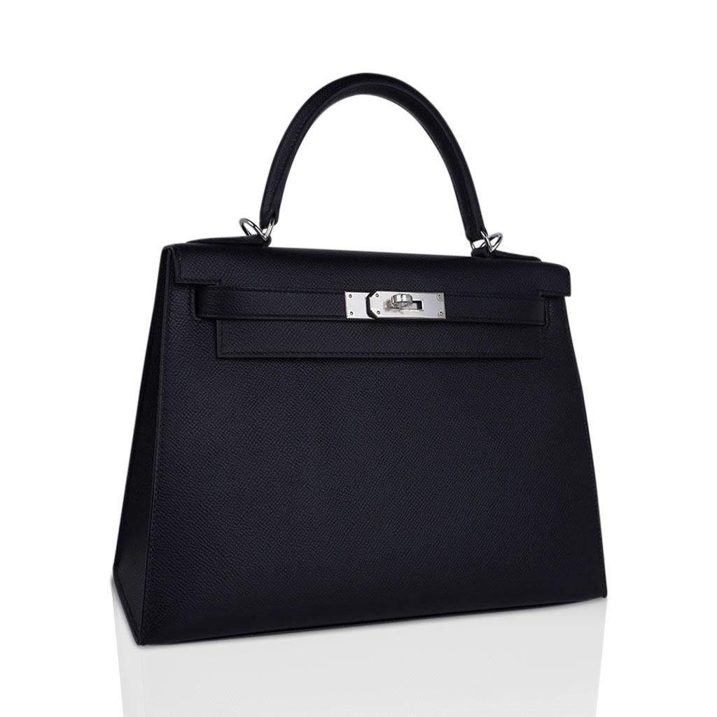 Mightychic offers an Hermes Kelly Sellier 28 bag featured in classic Black.
This iconic Hermes Kelly Sellier bag is timeless and chic.
Epsom leather is frequently used for saturated colours as it elevates the best hues.
Fresh with palladium