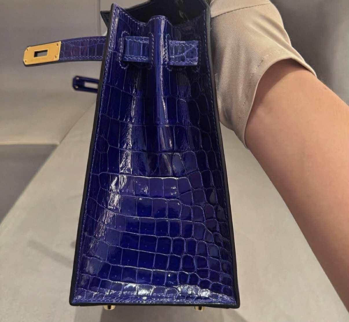 Hermes Kelly 28 Sellier Bleu Electrique Shiny Niloticus Crocodile Bag  with GHW For Sale 10