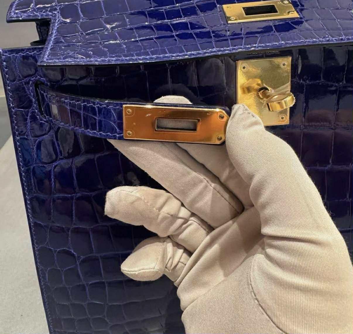 Hermes Kelly 28 Sellier Bleu Electrique Shiny Niloticus Crocodile Bag  with GHW For Sale 12