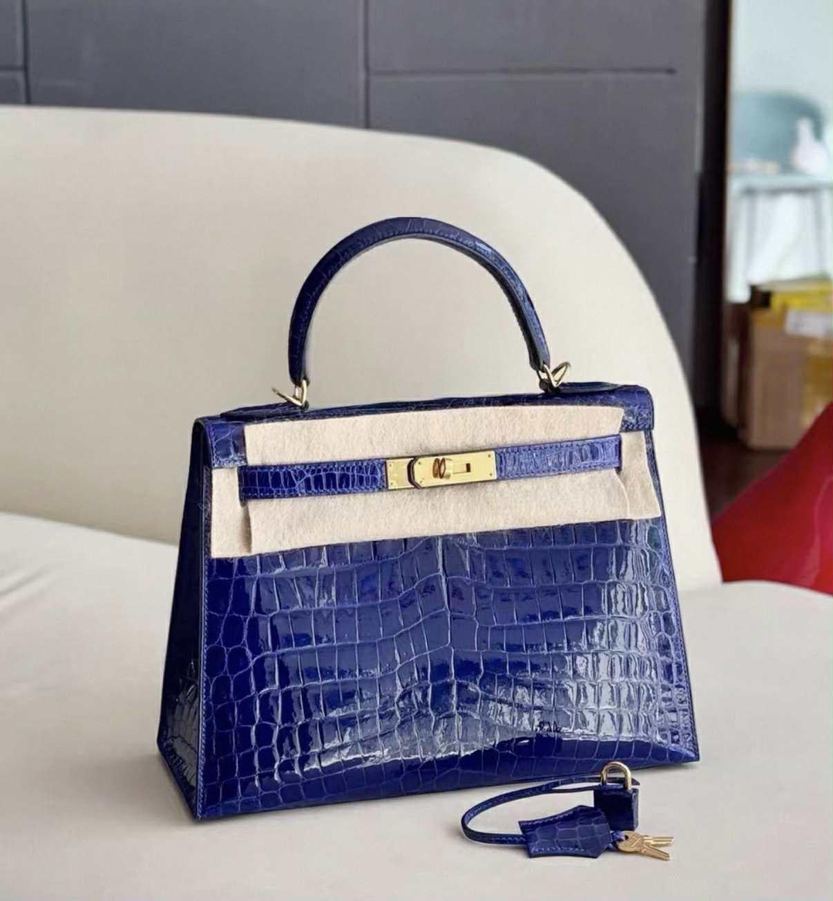 Rare Hermes Kelly 28 Sellier Bleu Electrique Shiny Niloticus Crocodile Bag  with GHW. Gorgeous color.

Stamp D-2019 year.
Rare combination with gold hardware.

Bag comes with box, dust bag,strap,keys,Clochette and locker.

Excellent condition.
