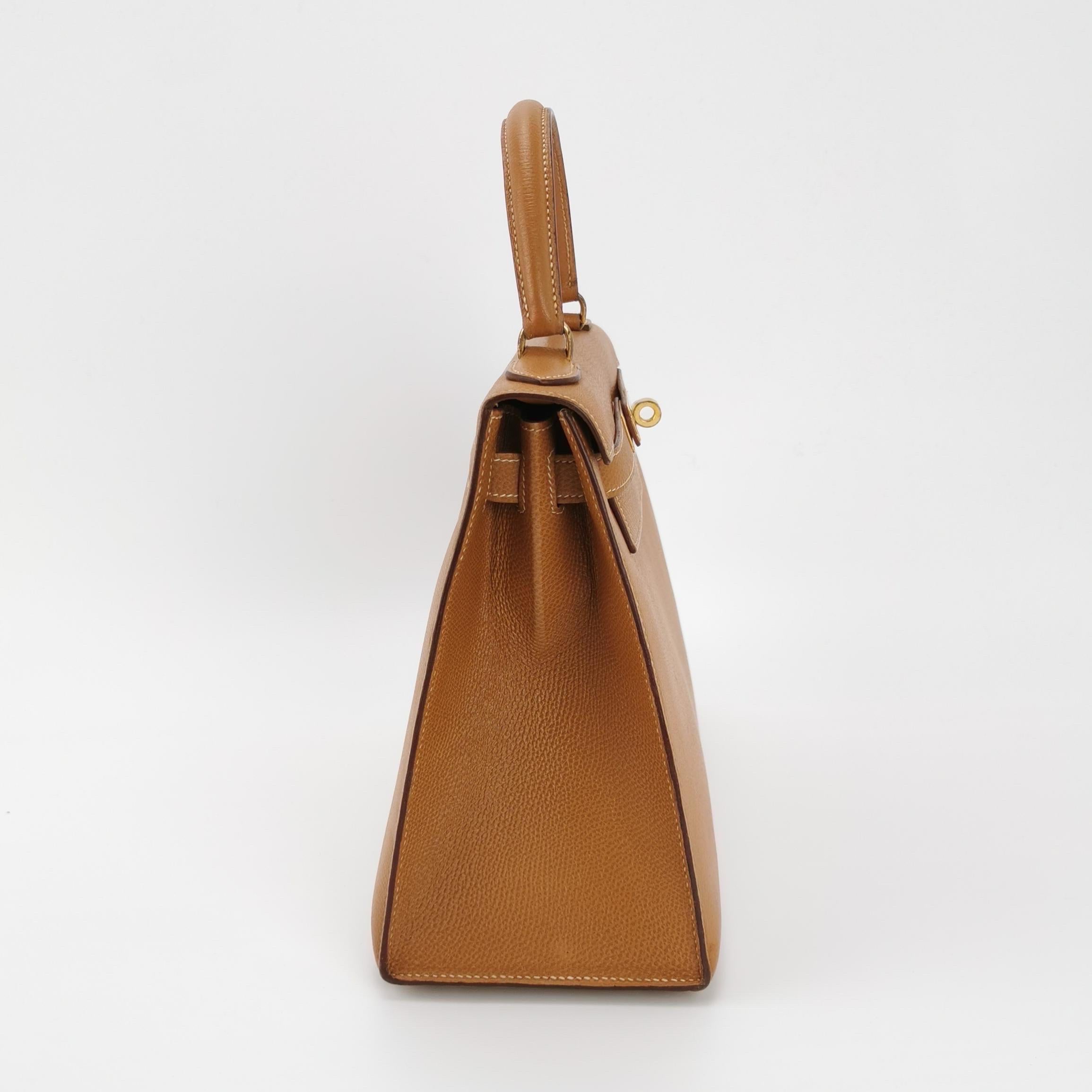 Hermes Kelly 28 Sellier Brown Gold Epsom Leather Gold Hardware 1985 In Good Condition For Sale In AUBERVILLIERS, FR