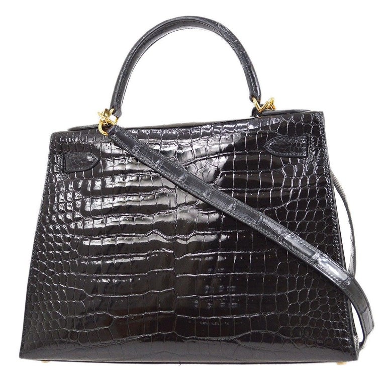 Pre-Owned Vintage Condition
From 2001 Collection
Crocodile Porosus 
Gold Tone Hardware
Leather Lining
Measures 11.5