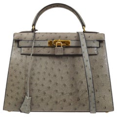 Hermès - Sac fourre-tout Kelly 28 Sellier en cuir d'autruche exotique gris avec poignée supérieure dorée